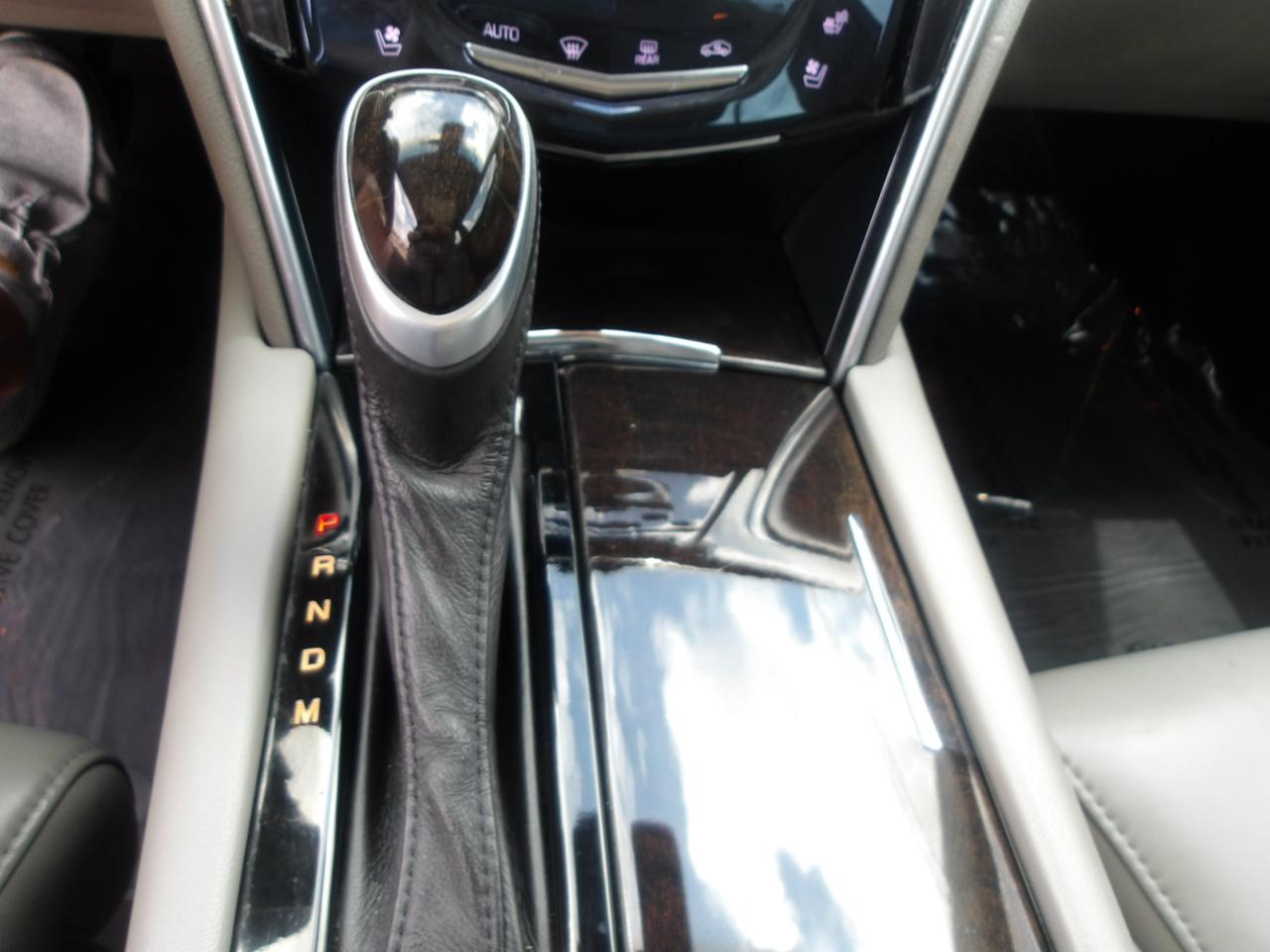 Cadillac XTS 4dr Sdn Luxury FWD 2013