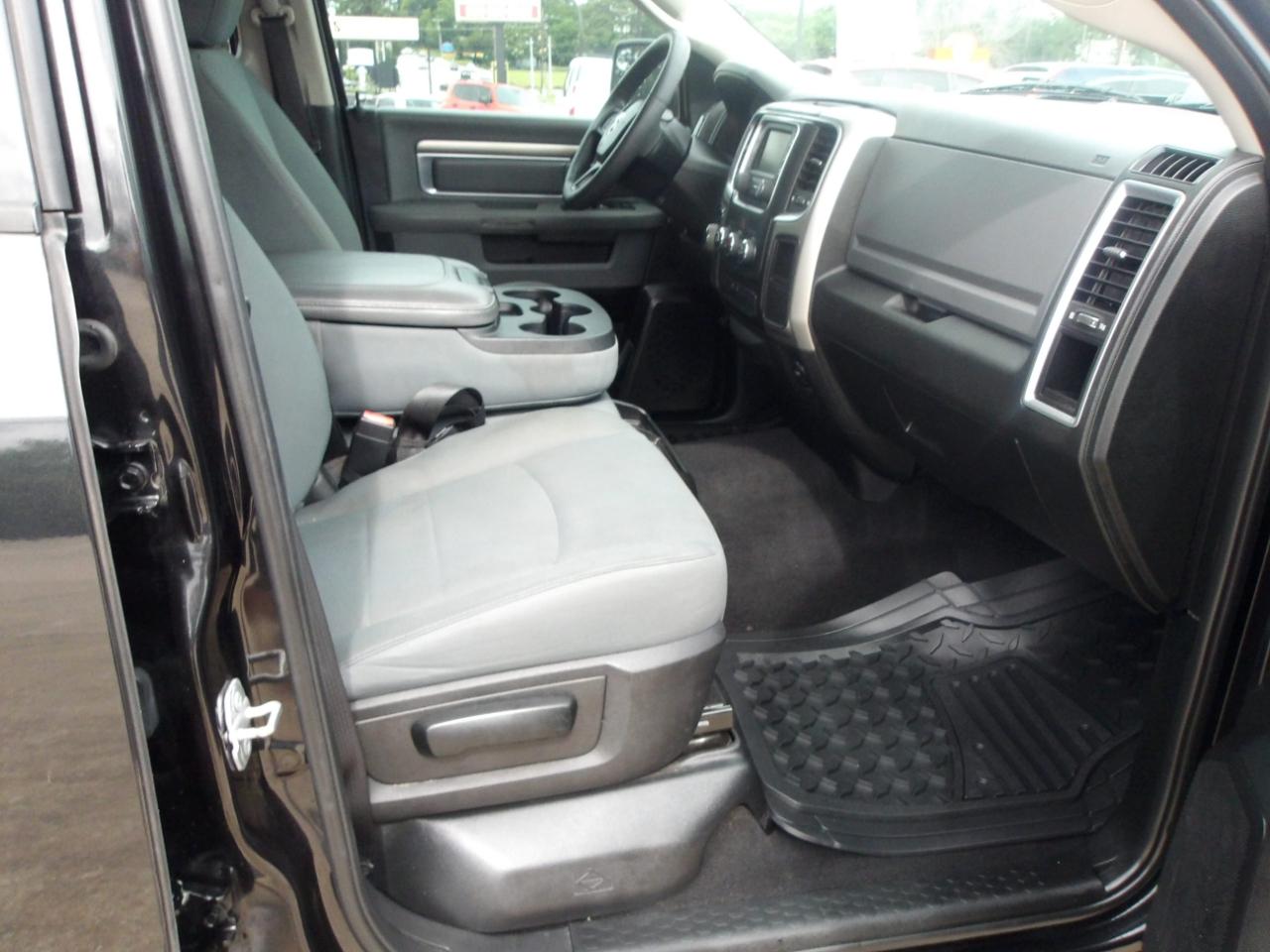 RAM 1500 Classic SLT 4x2 Crew Cab 6'4" Box 2019