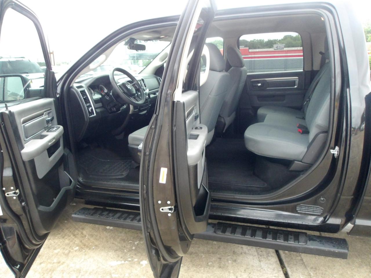 RAM 1500 Classic SLT 4x2 Crew Cab 6'4" Box 2019