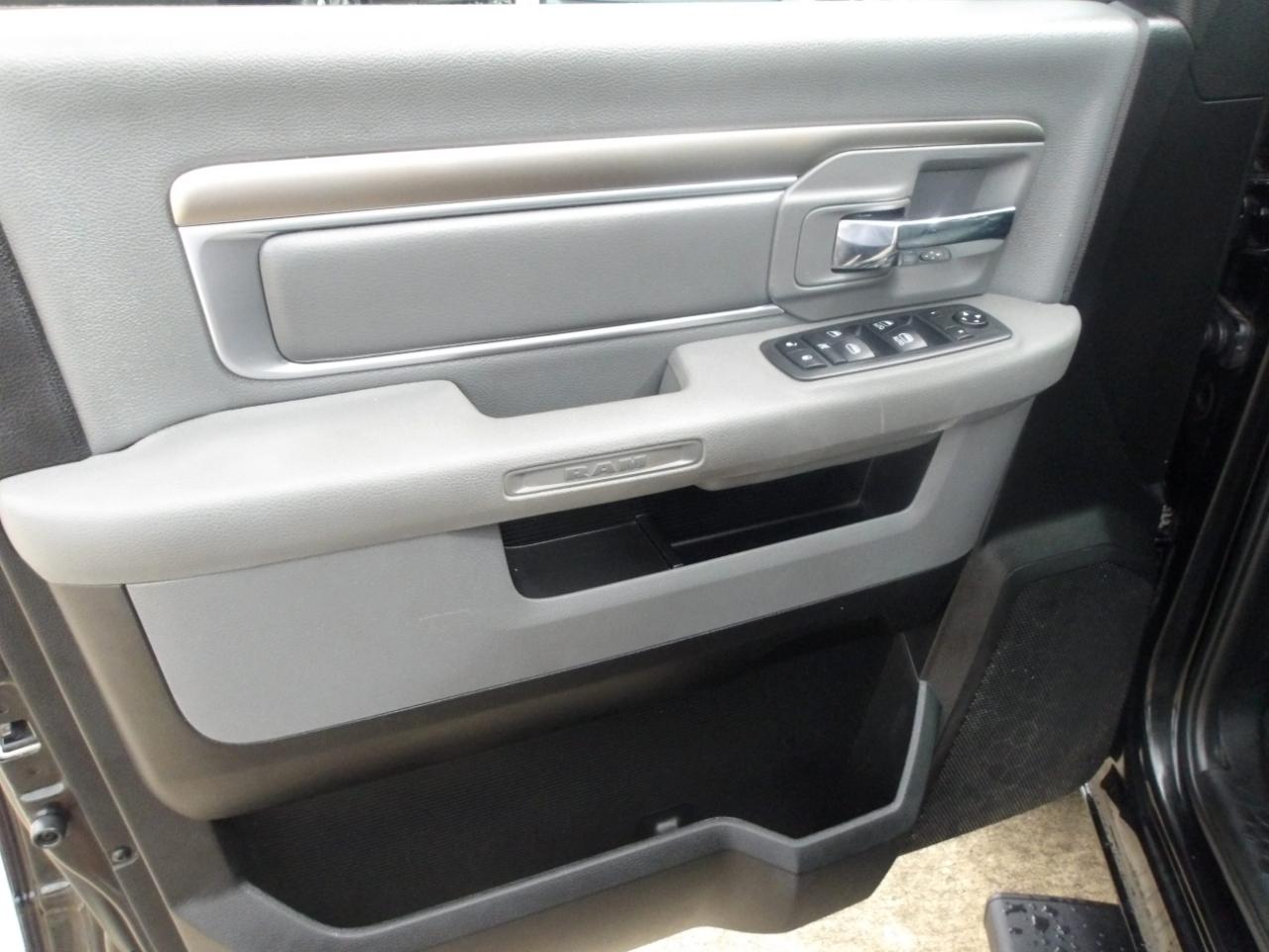 RAM 1500 Classic SLT 4x2 Crew Cab 6'4" Box 2019