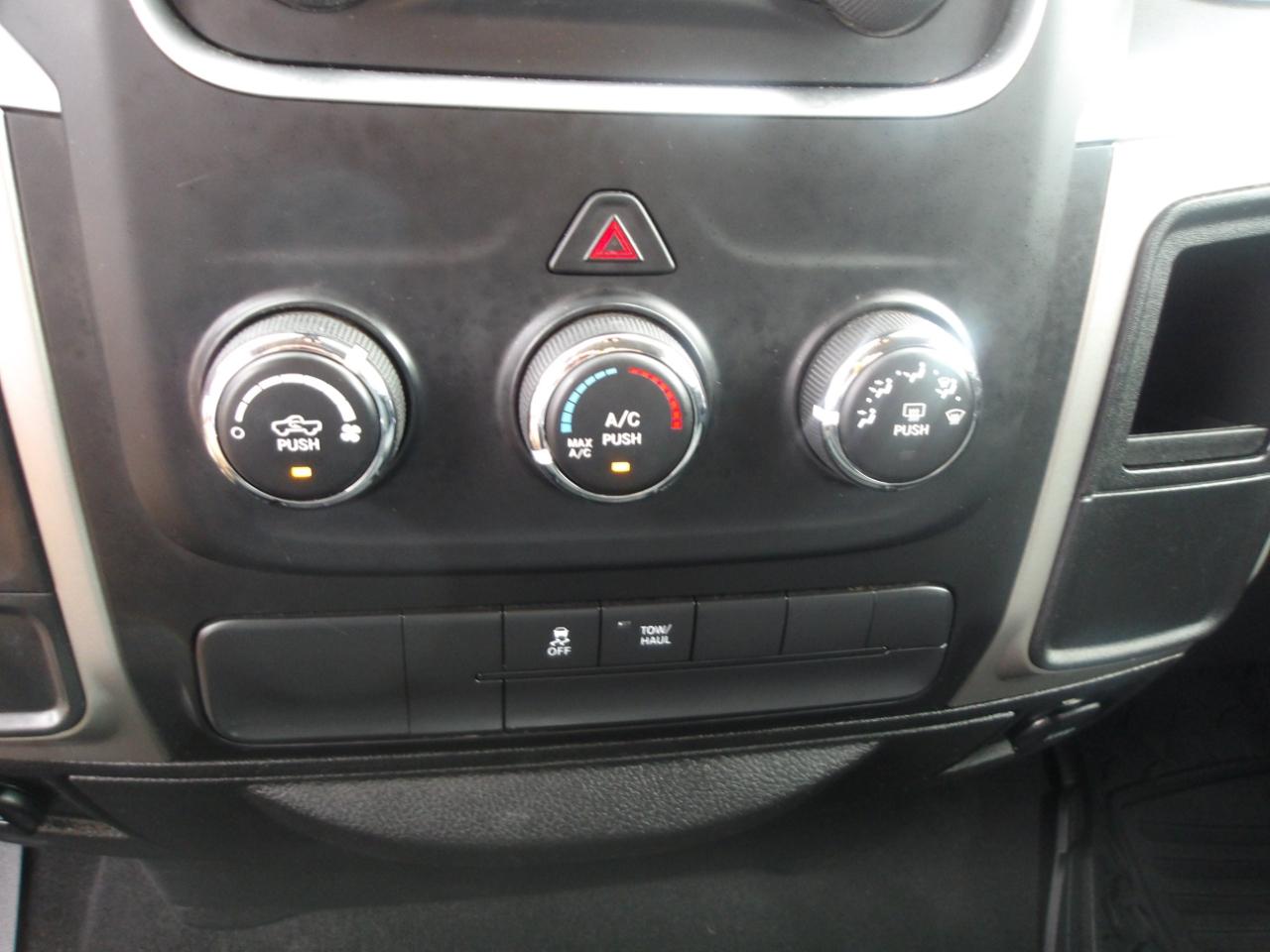 RAM 1500 Classic SLT 4x2 Crew Cab 6'4" Box 2019