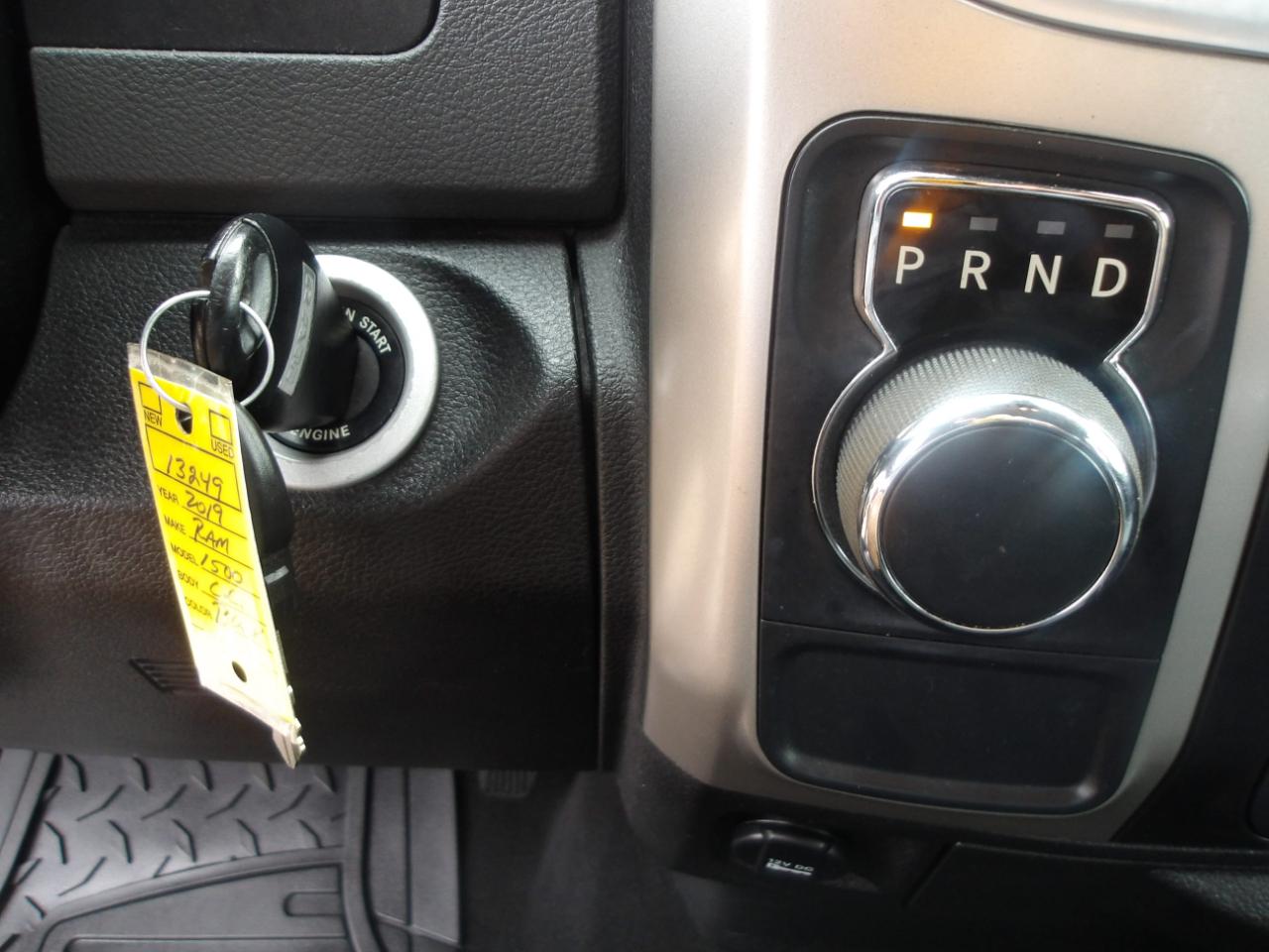 RAM 1500 Classic SLT 4x2 Crew Cab 6'4" Box 2019