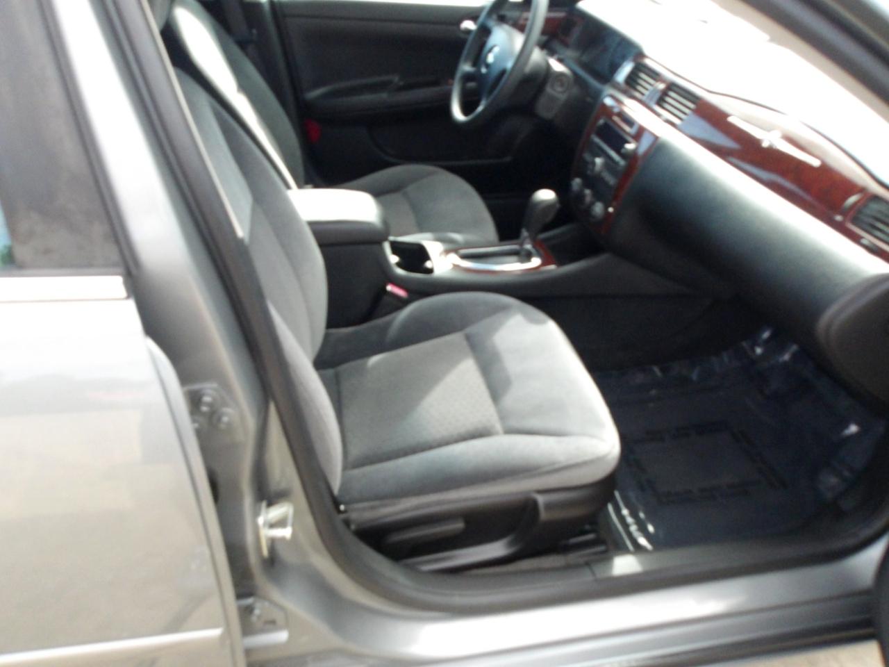 Chevrolet Impala 4dr Sdn LS 2008
