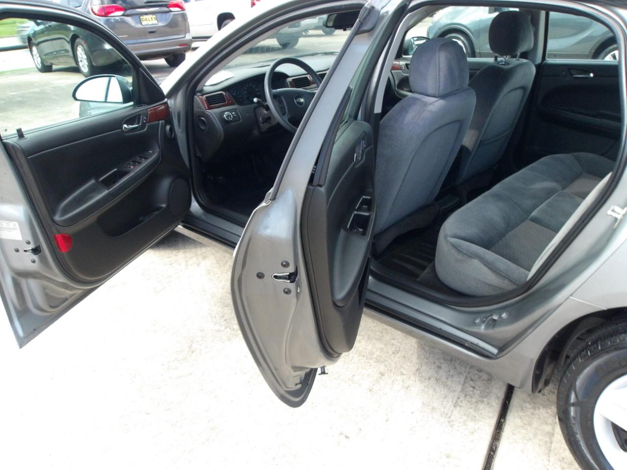 Chevrolet Impala 4dr Sdn LS 2008