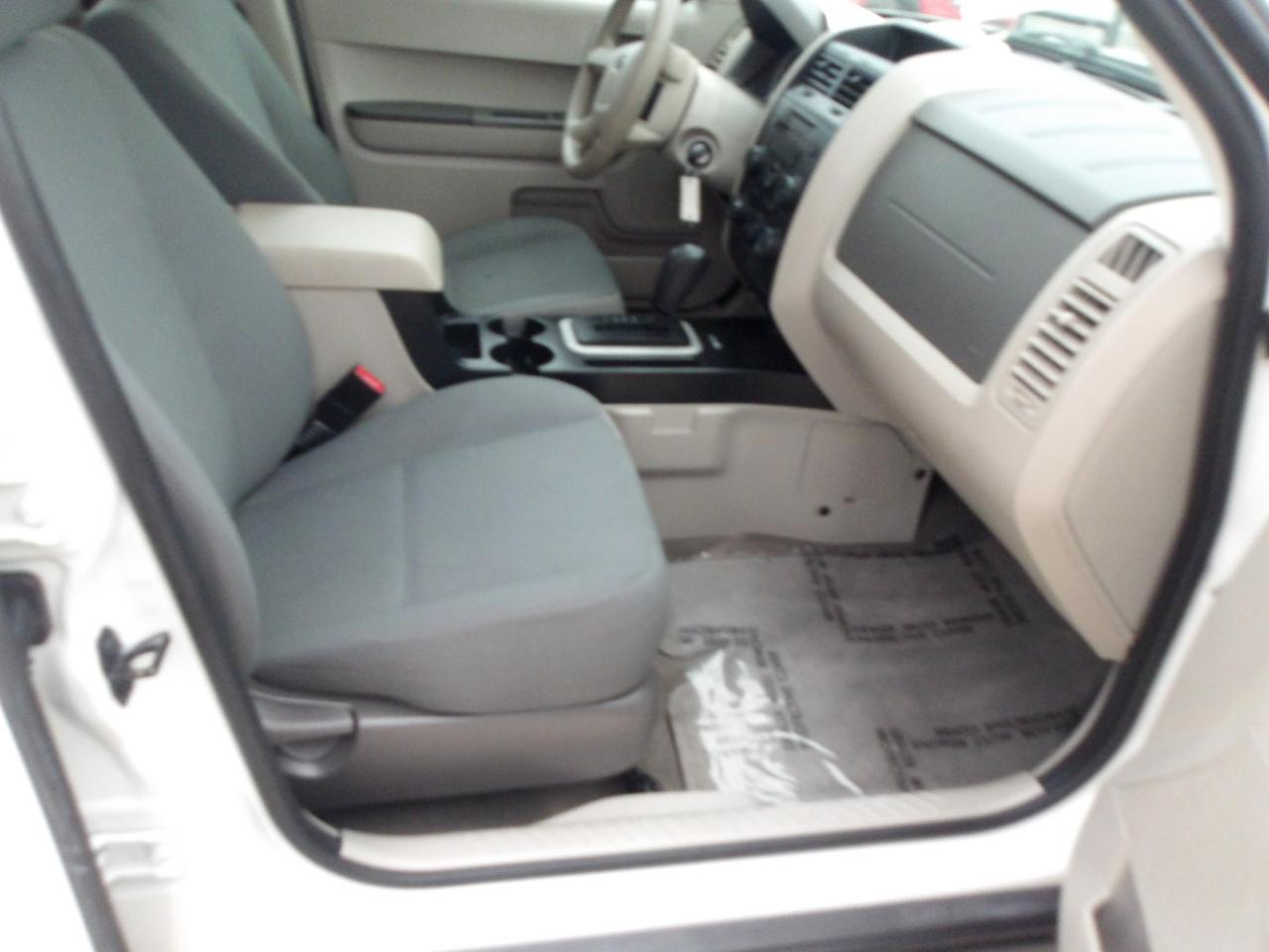 Ford Escape FWD 4dr XLS 2011
