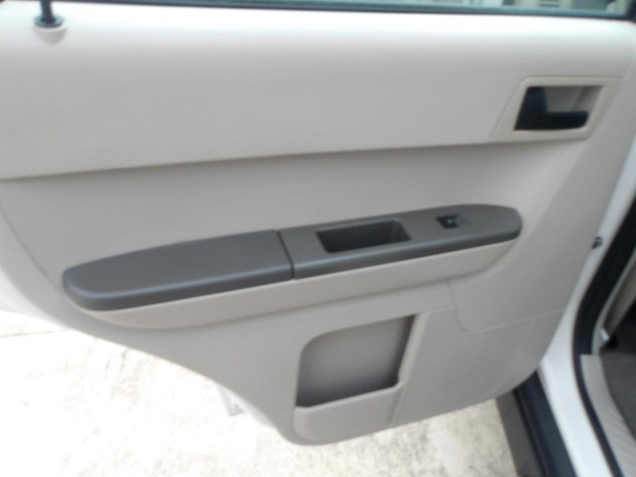 Ford Escape FWD 4dr XLS 2011