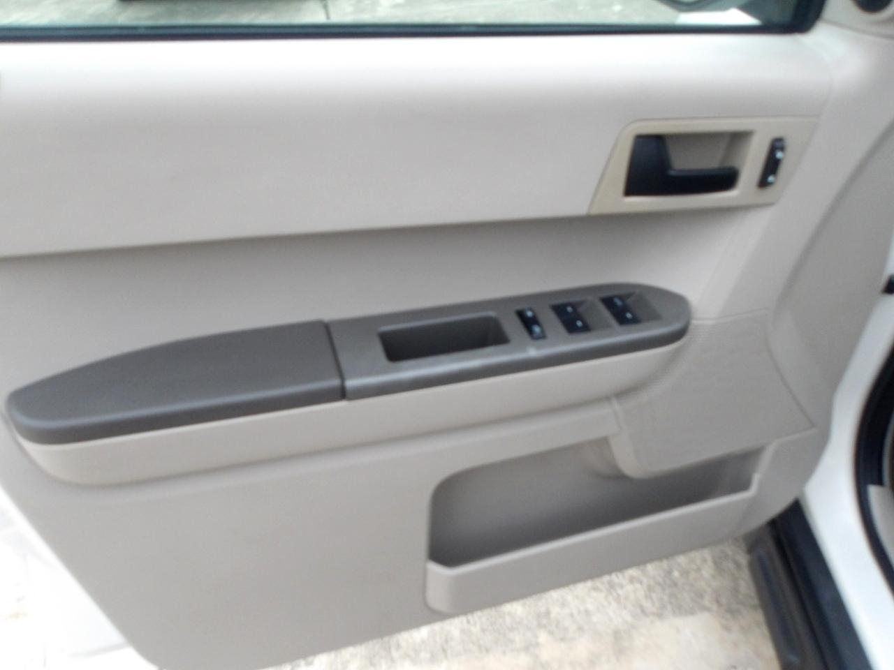 Ford Escape FWD 4dr XLS 2011