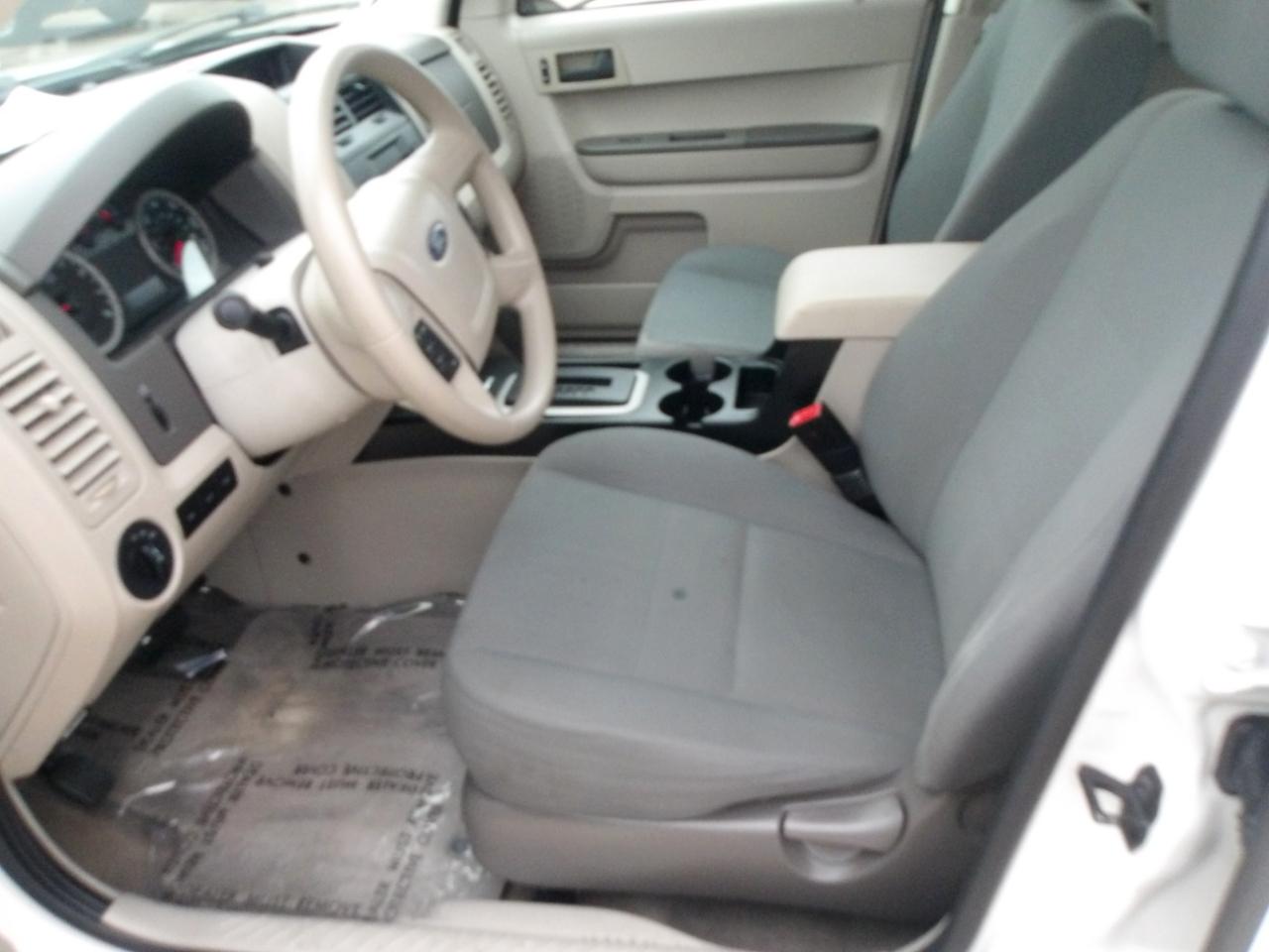 Ford Escape FWD 4dr XLS 2011