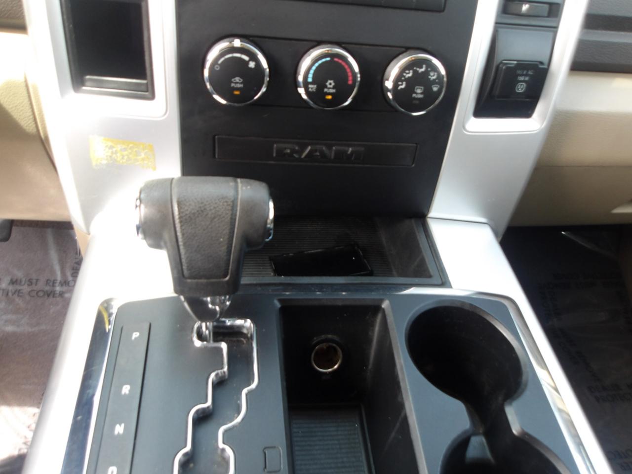 RAM 1500 2WD Quad Cab 140.5" Lone Star 2012