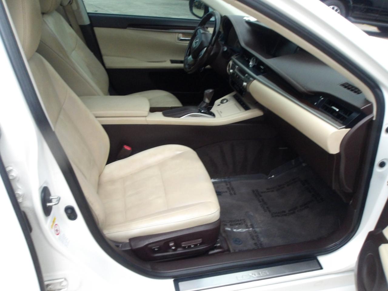 Lexus ES 350 4dr Sdn 2016