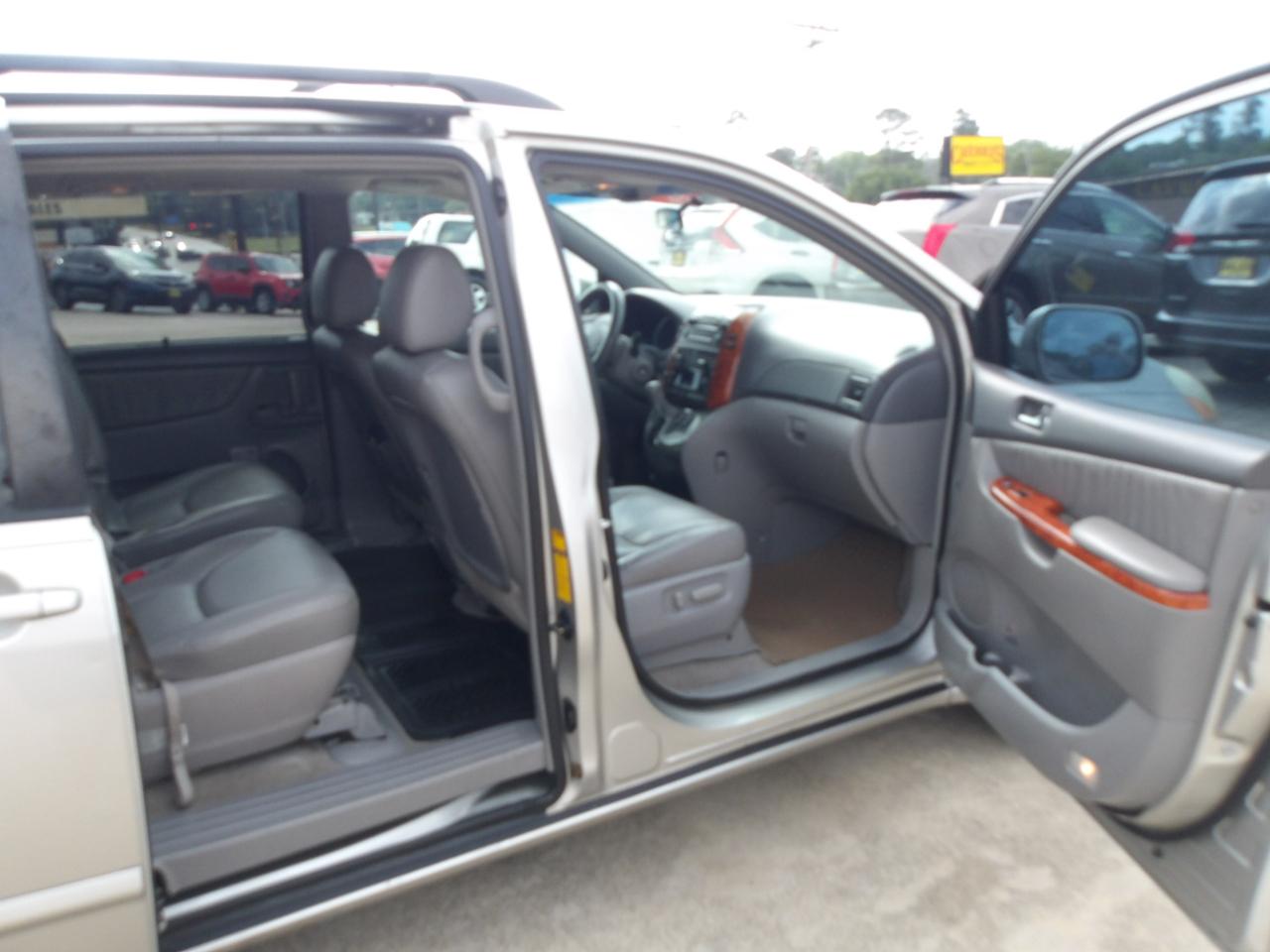 Toyota Sienna  2010