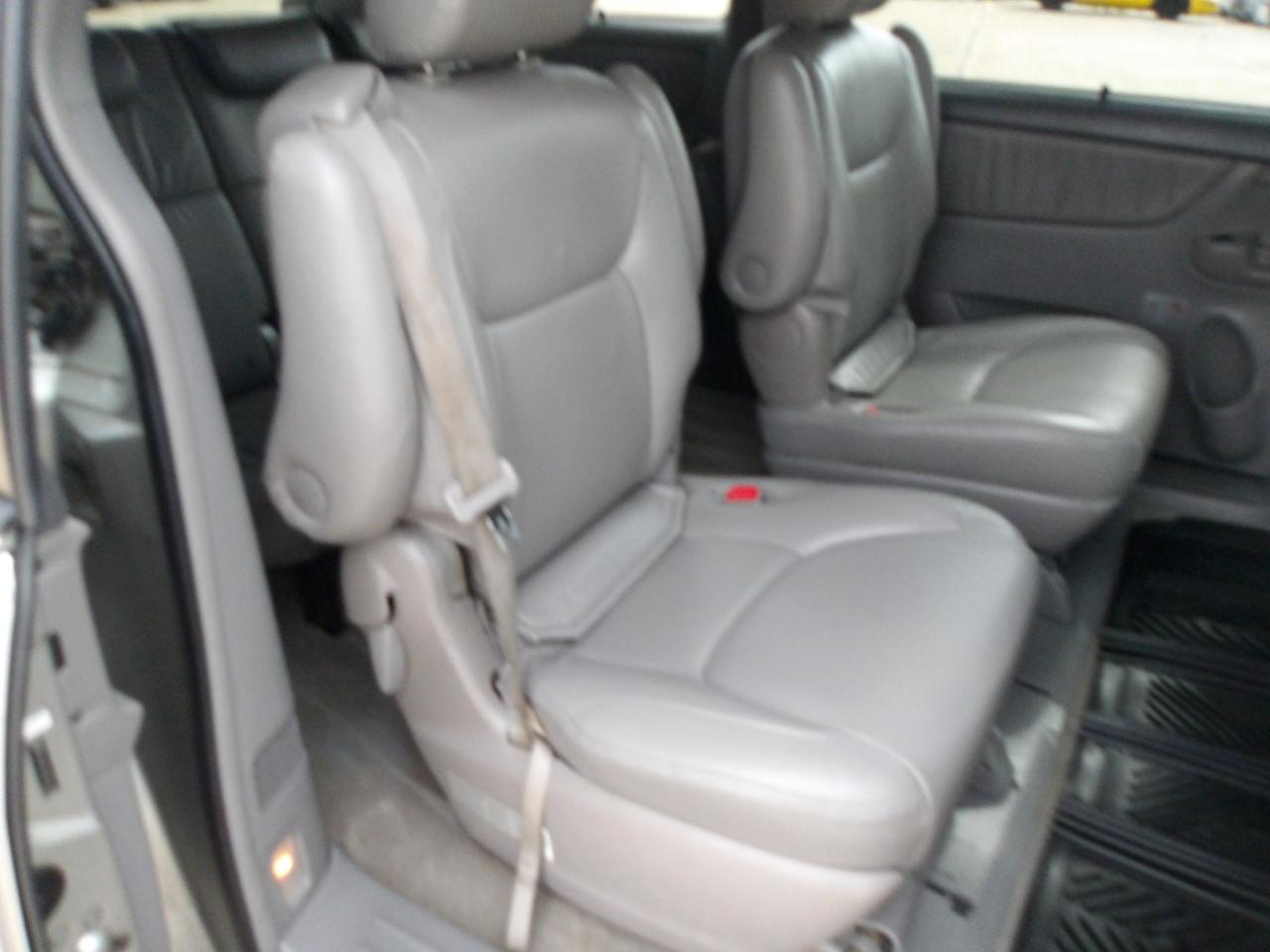 Toyota Sienna  2010