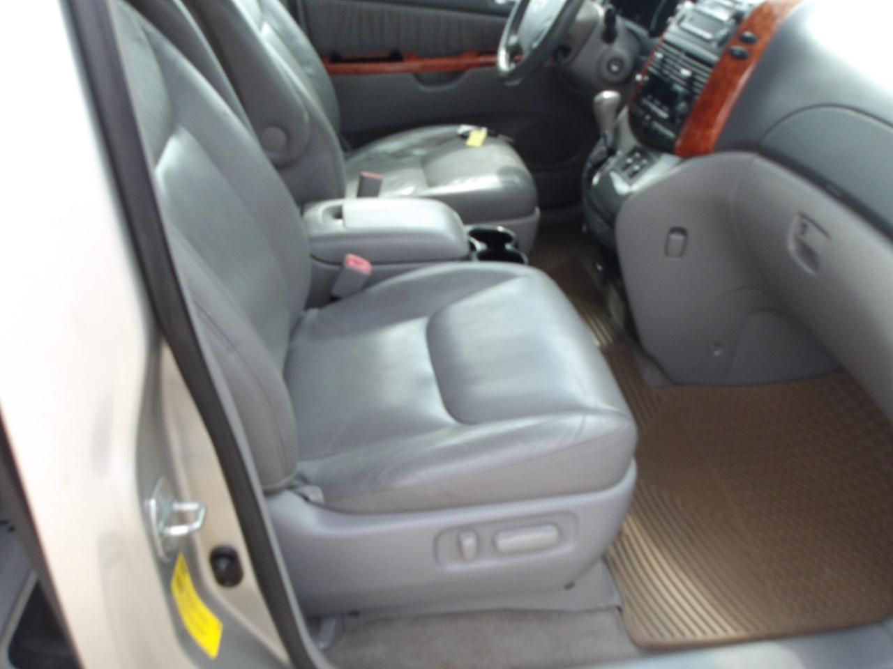 Toyota Sienna  2010
