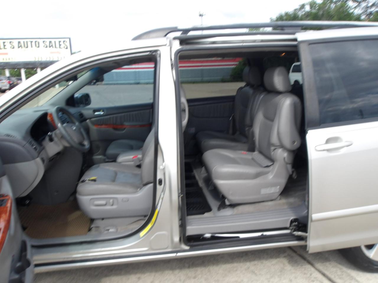Toyota Sienna  2010