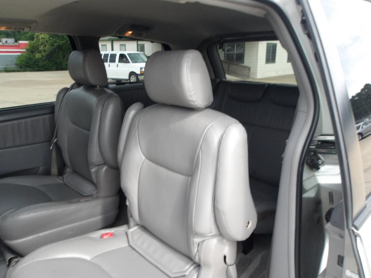 Toyota Sienna  2010
