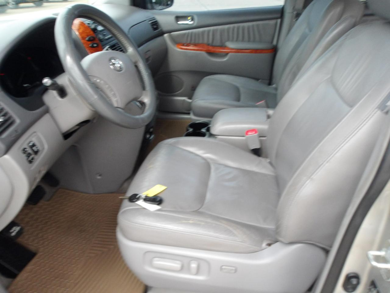 Toyota Sienna  2010