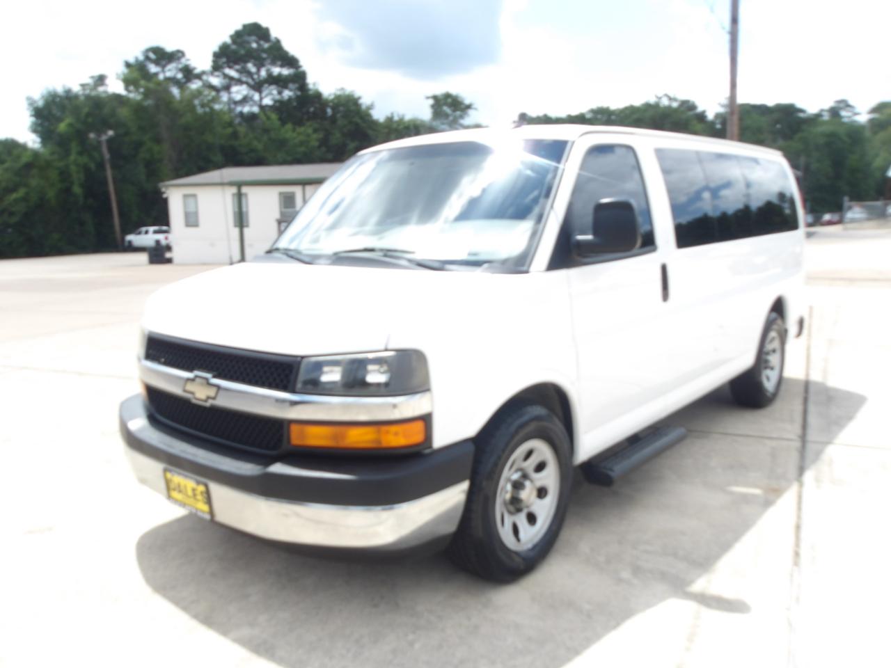 Chevrolet Express Passenger RWD 1500 135" 2014