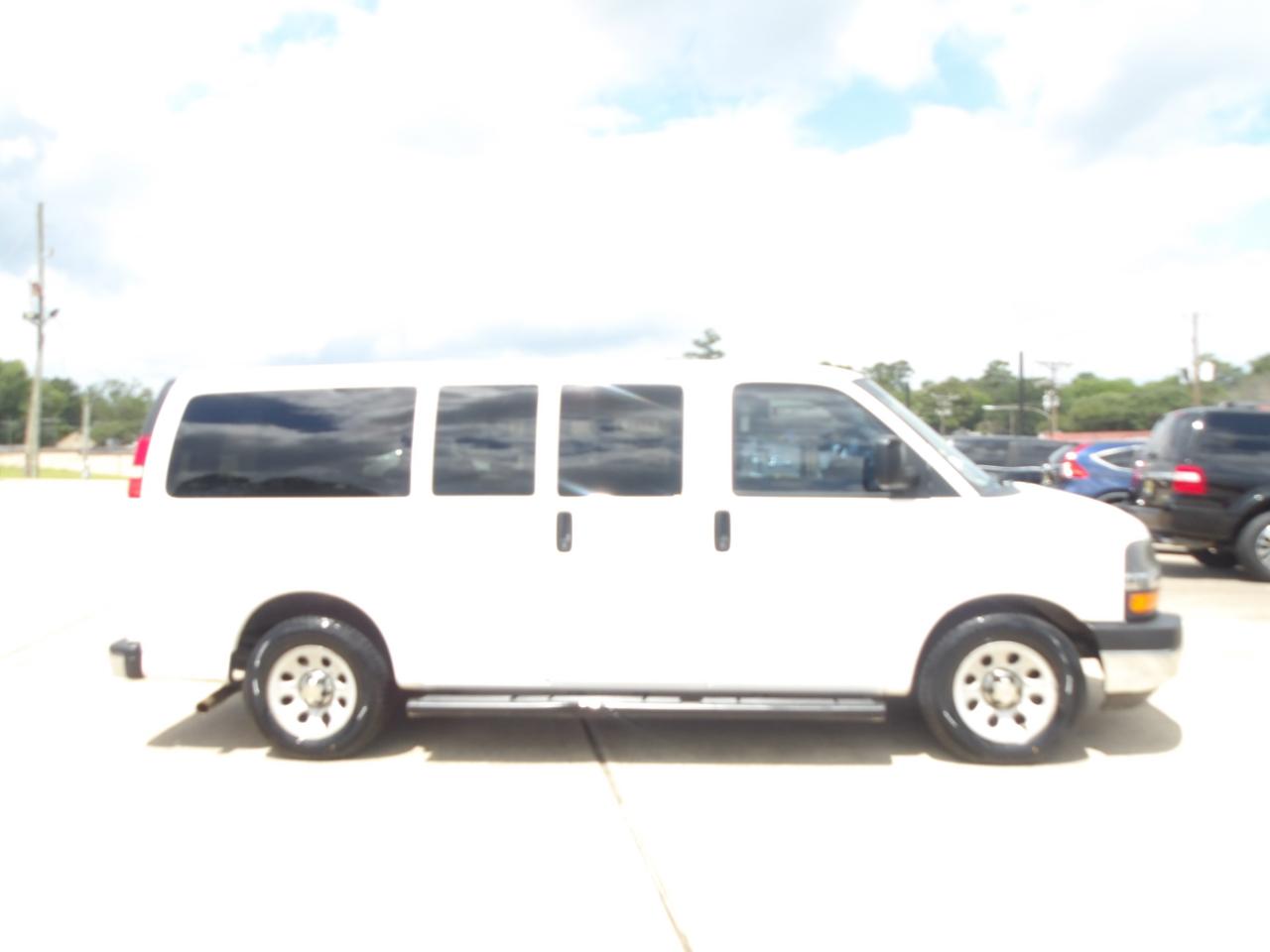 Chevrolet Express Passenger RWD 1500 135" 2014