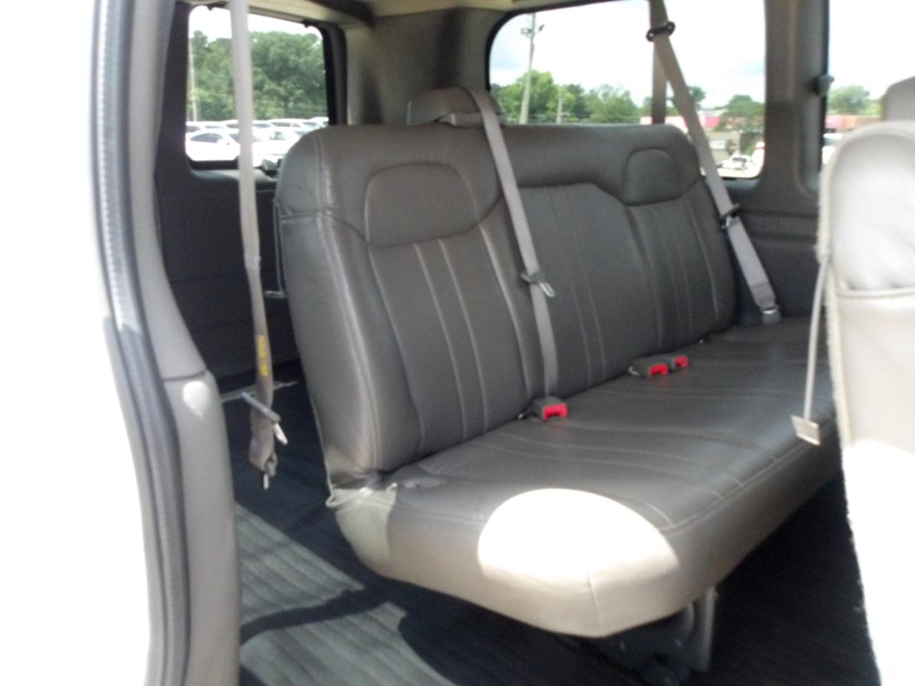 Chevrolet Express Passenger RWD 1500 135" 2014