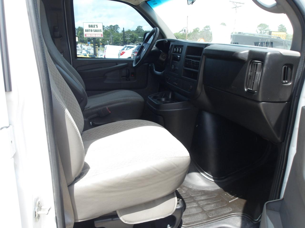 Chevrolet Express Passenger RWD 1500 135" 2014