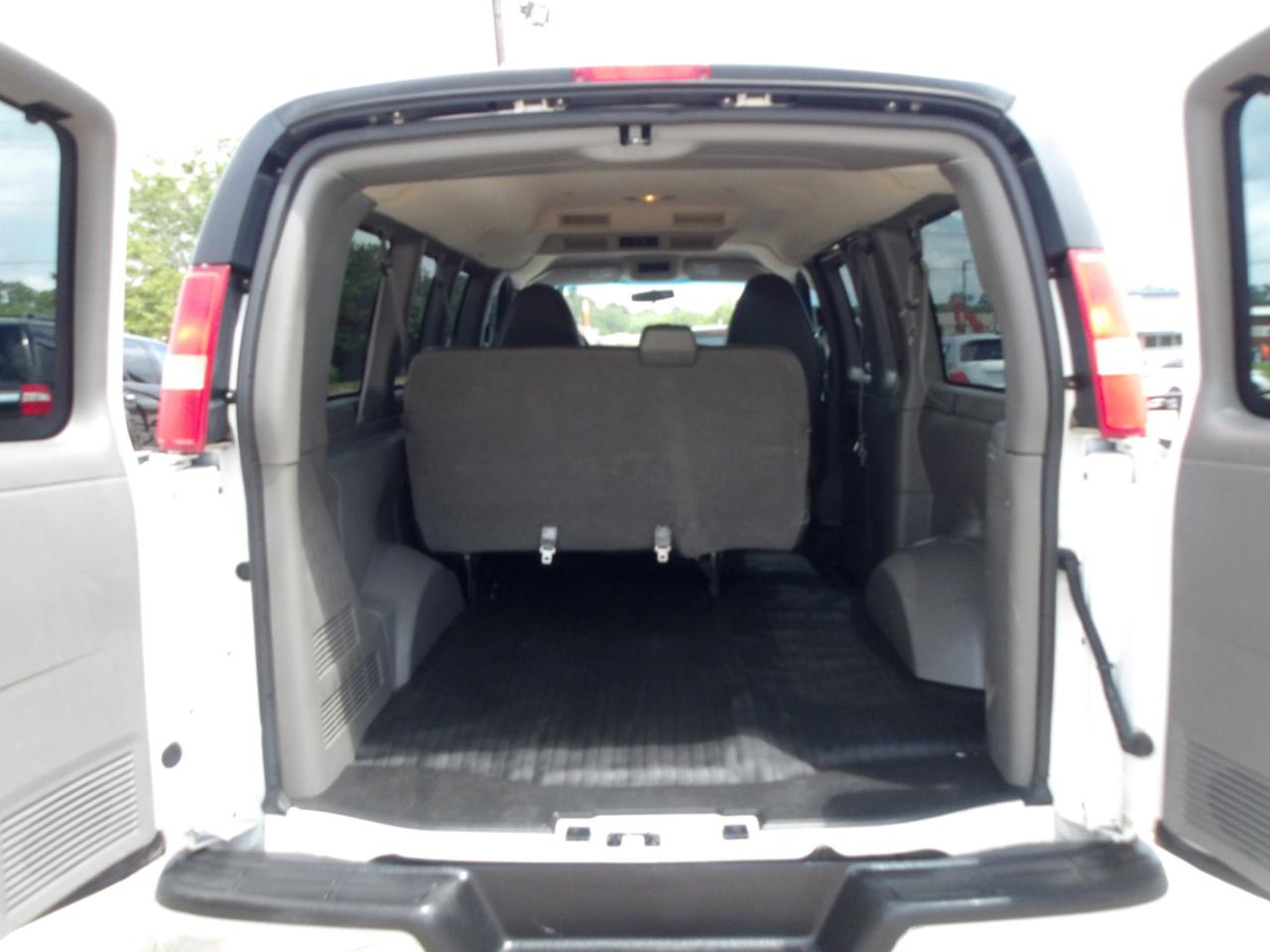 Chevrolet Express Passenger RWD 1500 135" 2014