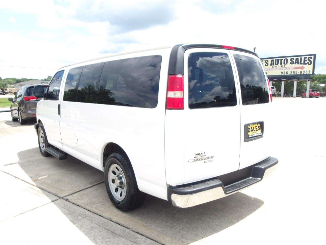Chevrolet Express Passenger RWD 1500 135" 2014