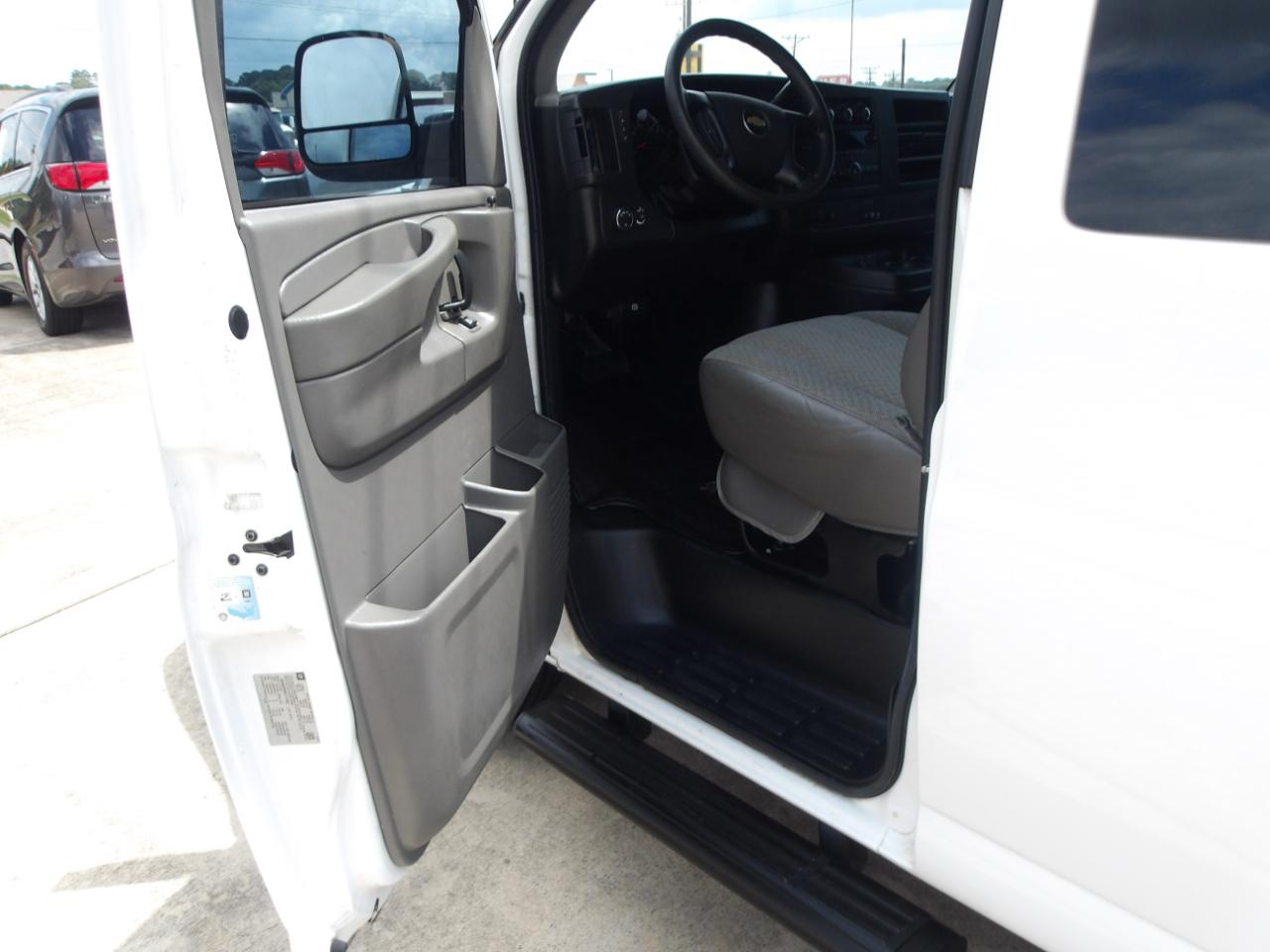 Chevrolet Express Passenger RWD 1500 135" 2014