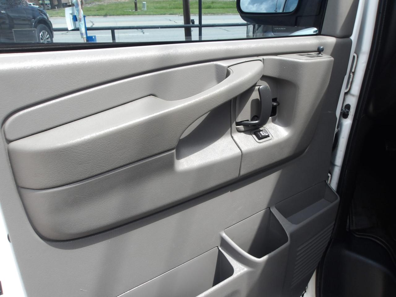 Chevrolet Express Passenger RWD 1500 135" 2014