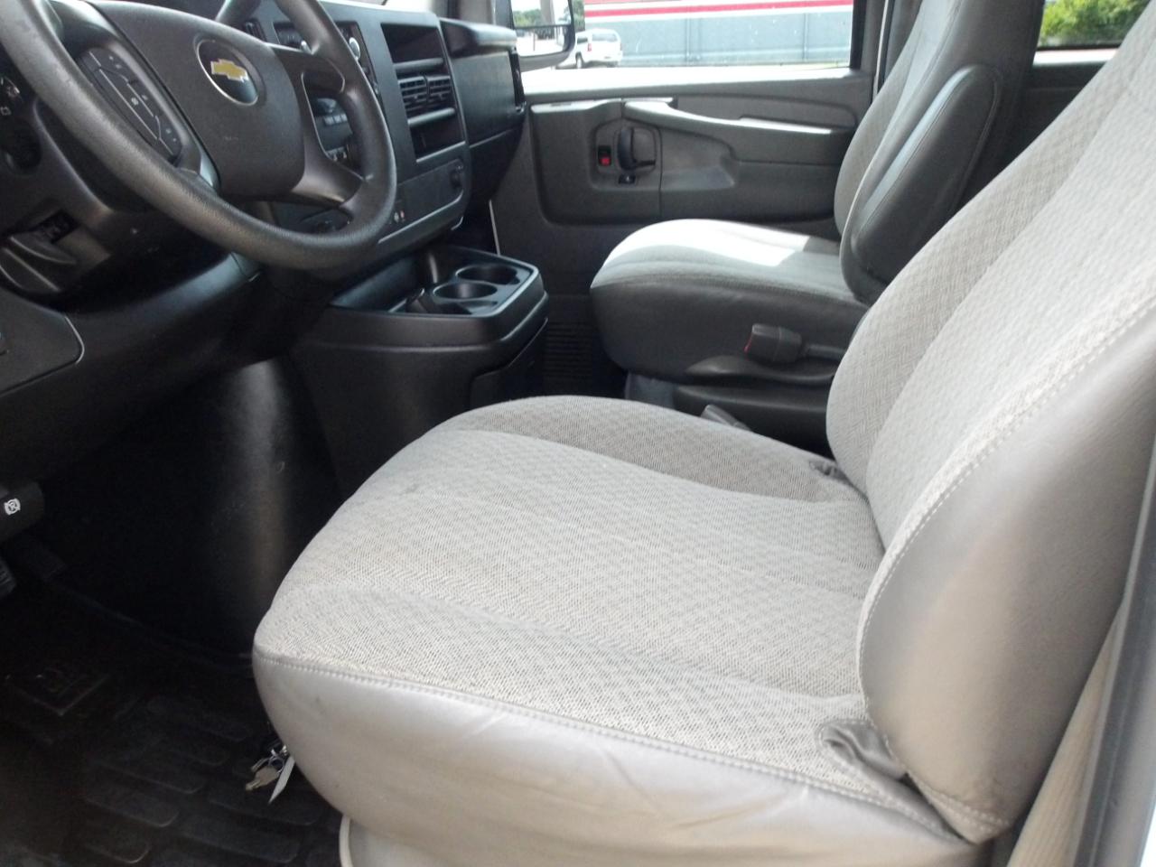 Chevrolet Express Passenger RWD 1500 135" 2014