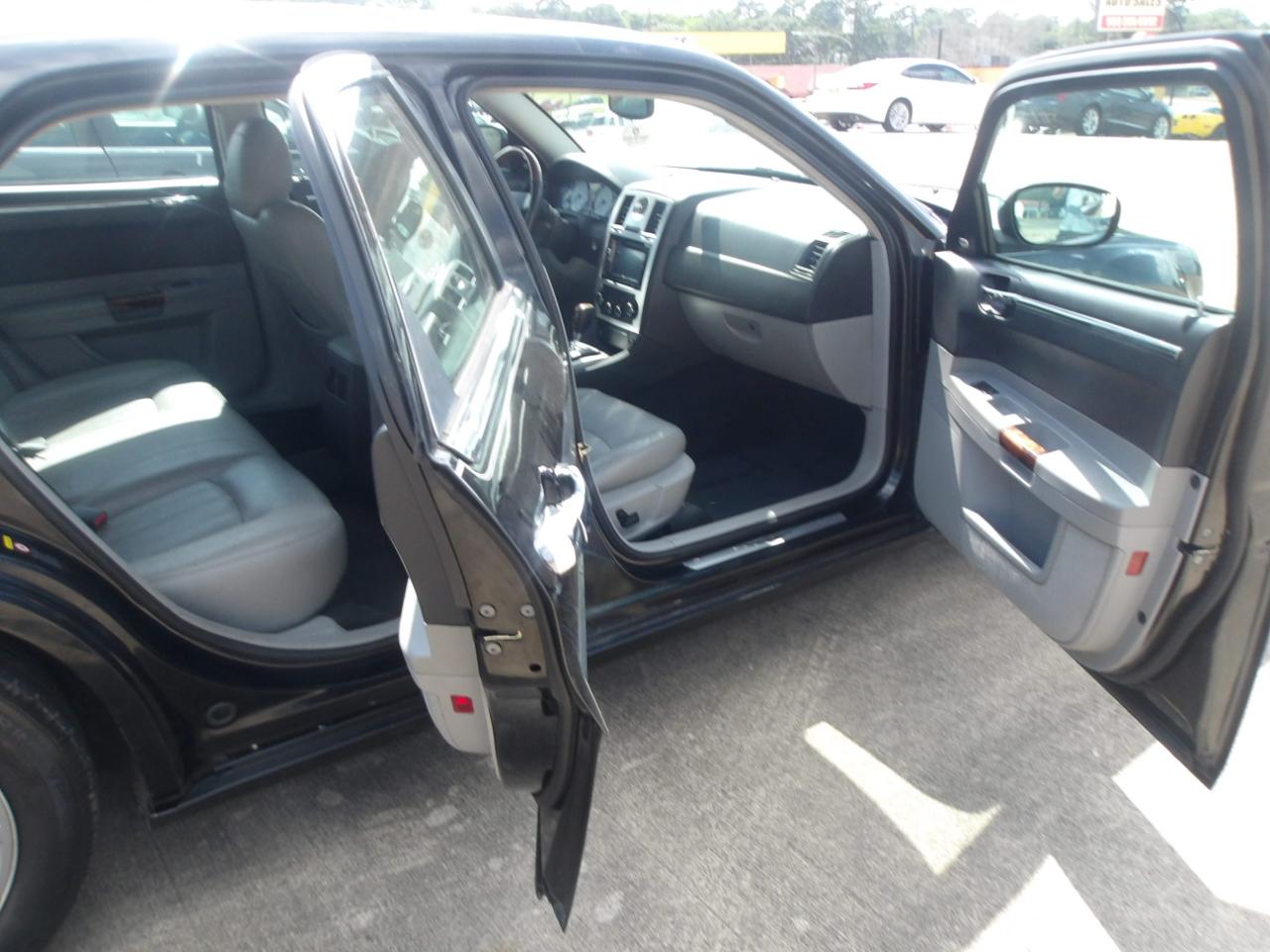 Chrysler 300 4dr Sdn 300C 2006
