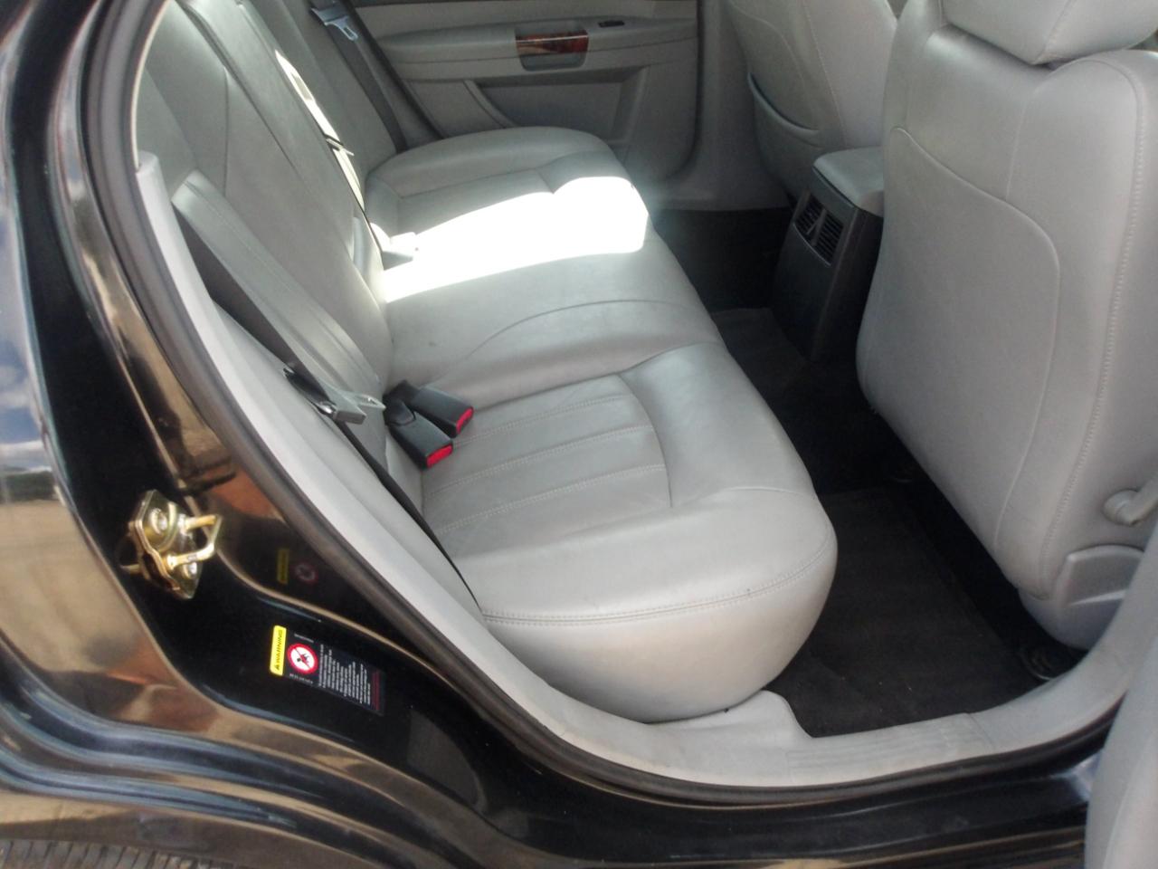 Chrysler 300 4dr Sdn 300C 2006