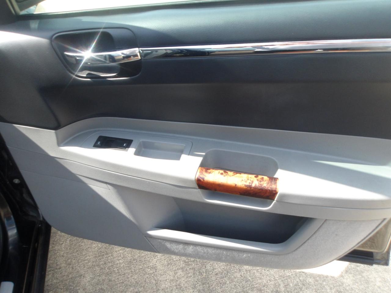 Chrysler 300 4dr Sdn 300C 2006