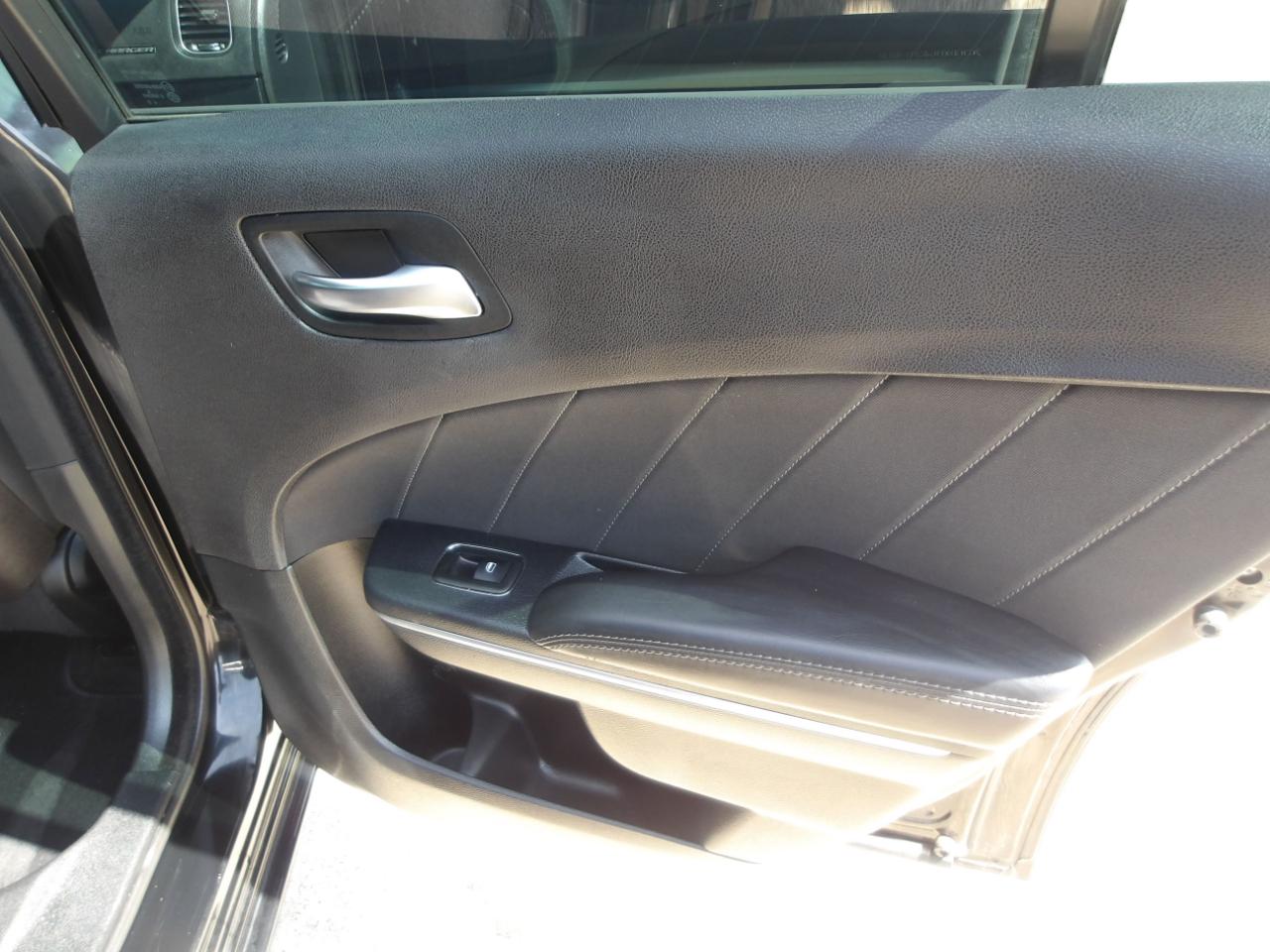 Dodge Charger 4dr Sdn SXT RWD 2016