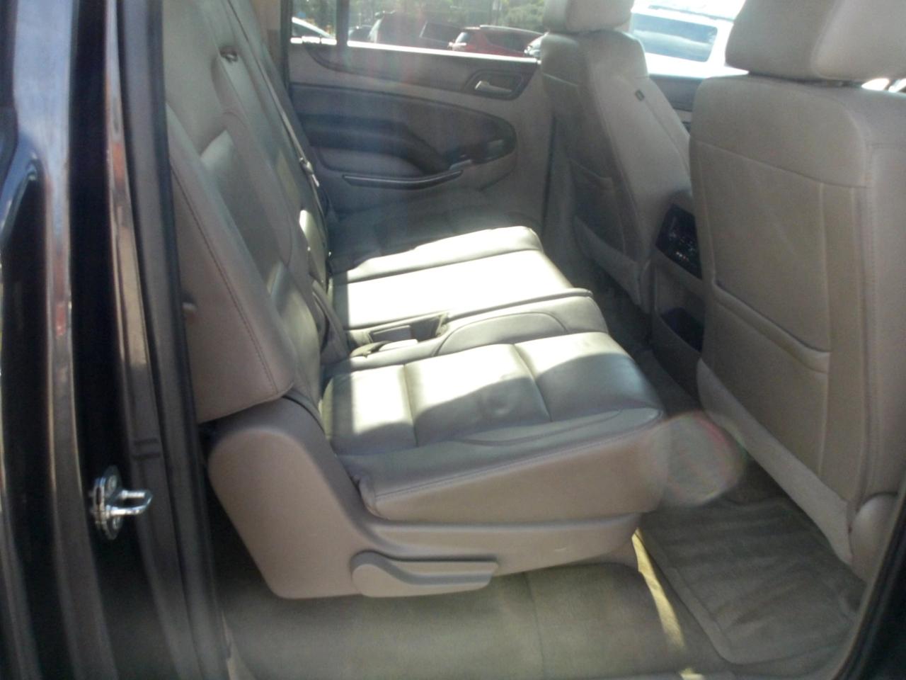 Chevrolet Suburban 2WD 4dr 1500 LT 2016