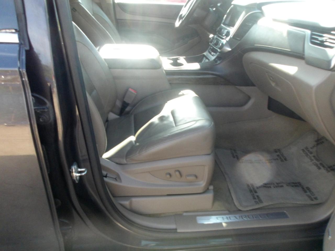 Chevrolet Suburban 2WD 4dr 1500 LT 2016