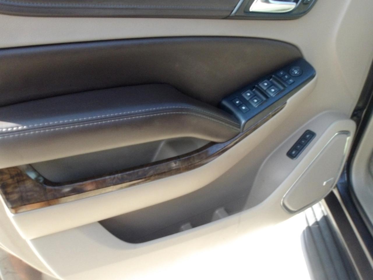 Chevrolet Suburban 2WD 4dr 1500 LT 2016