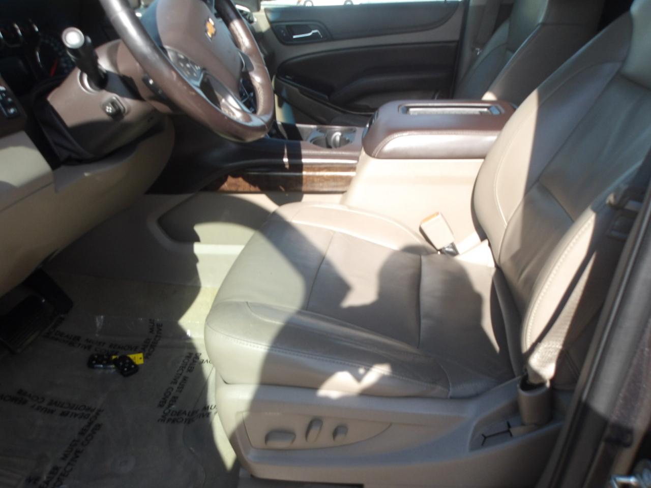 Chevrolet Suburban 2WD 4dr 1500 LT 2016