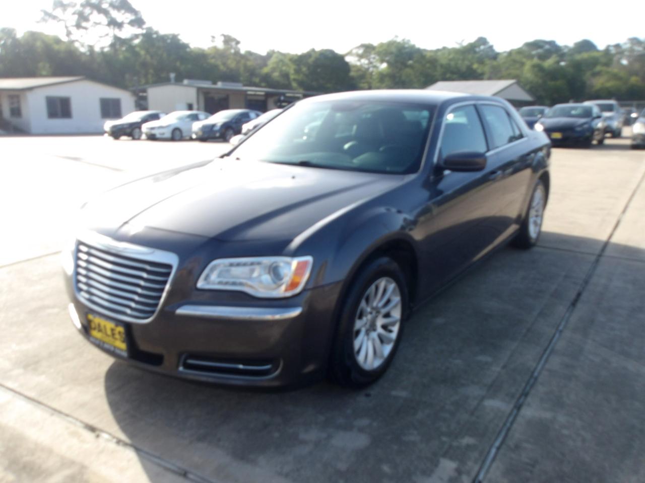 Chrysler 300 4dr Sdn RWD 2013