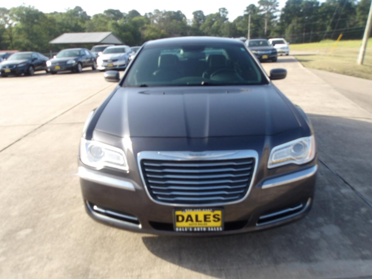 Chrysler 300 4dr Sdn RWD 2013