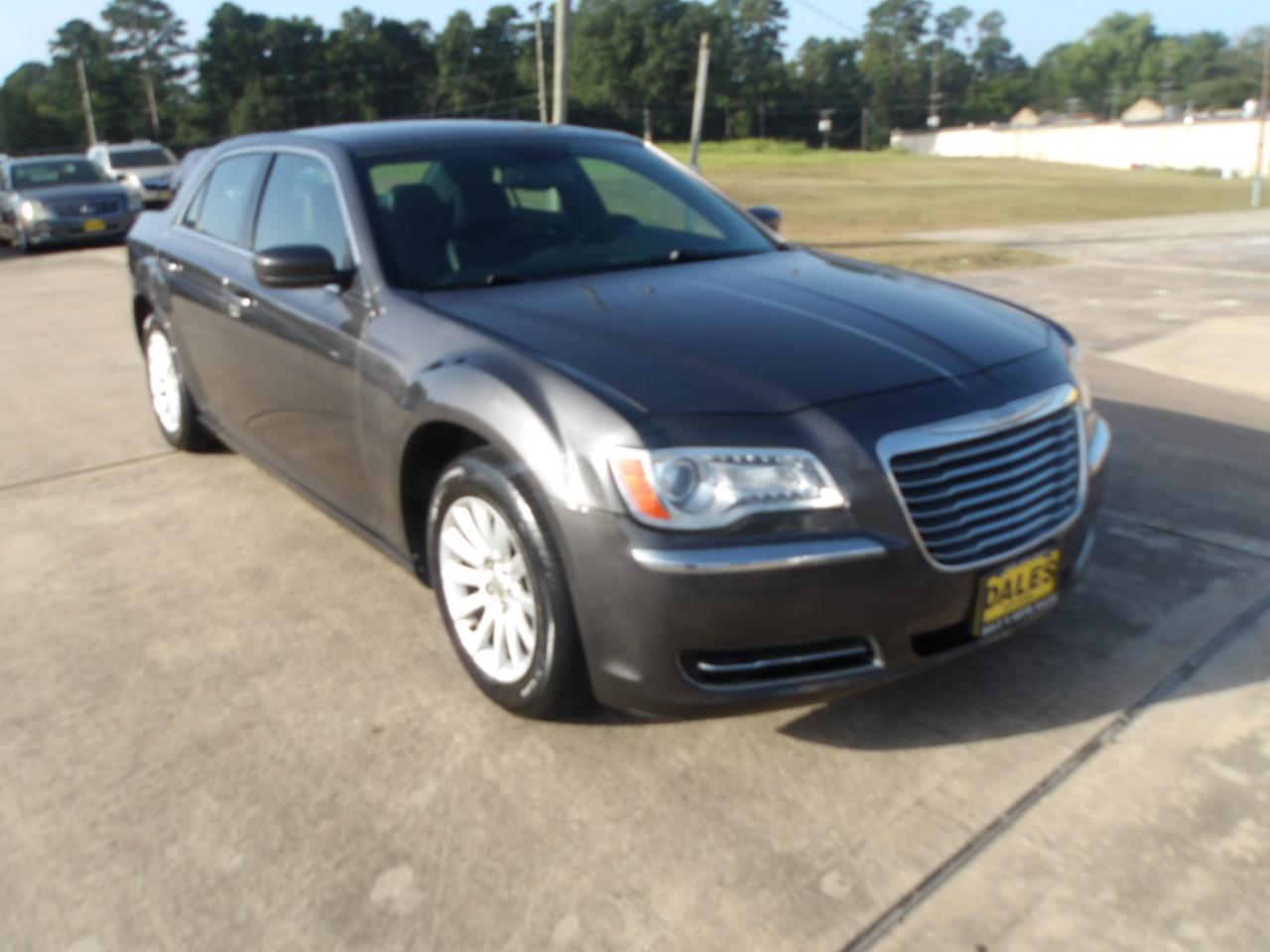 Chrysler 300 4dr Sdn RWD 2013