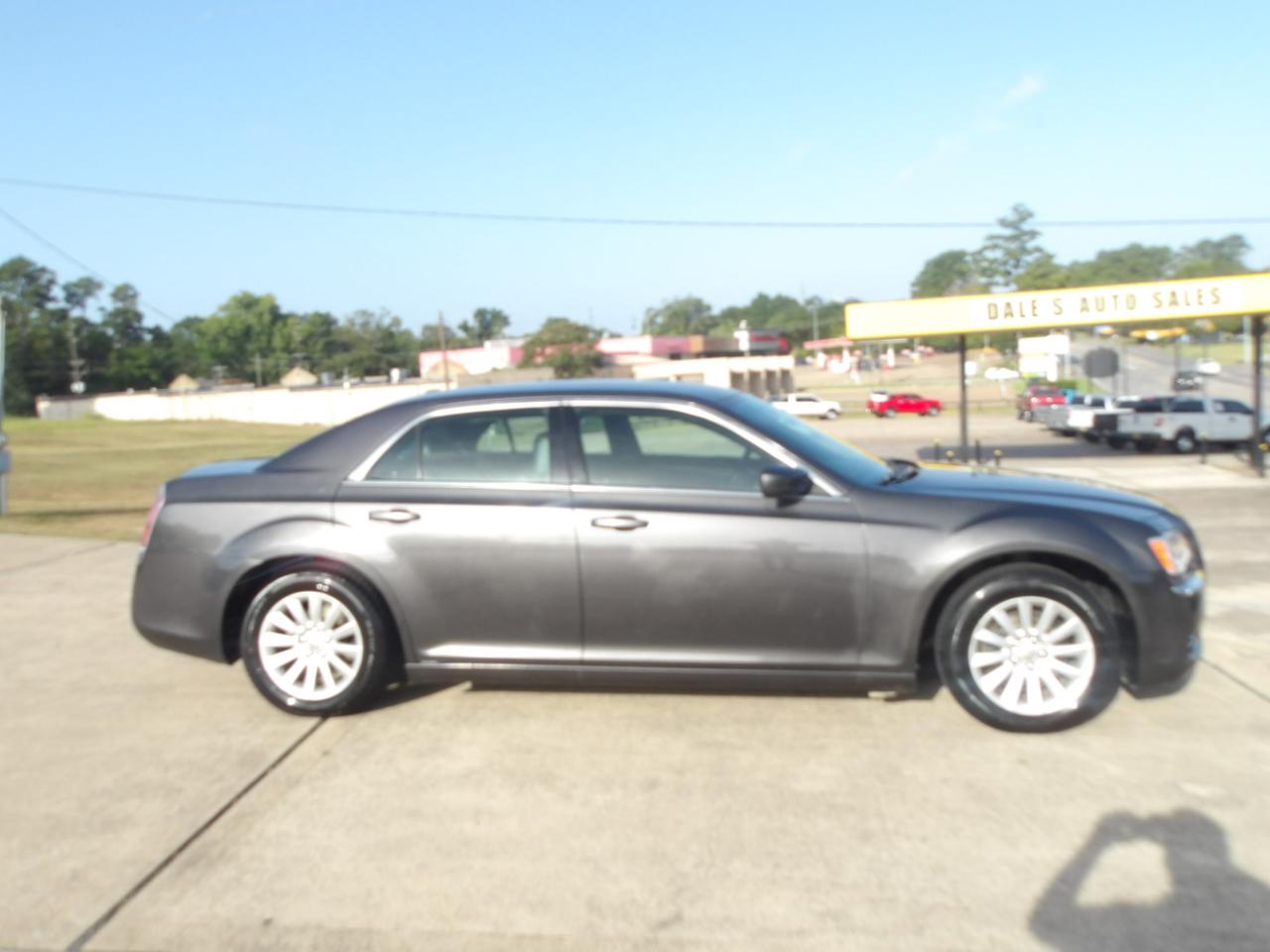 Chrysler 300 4dr Sdn RWD 2013