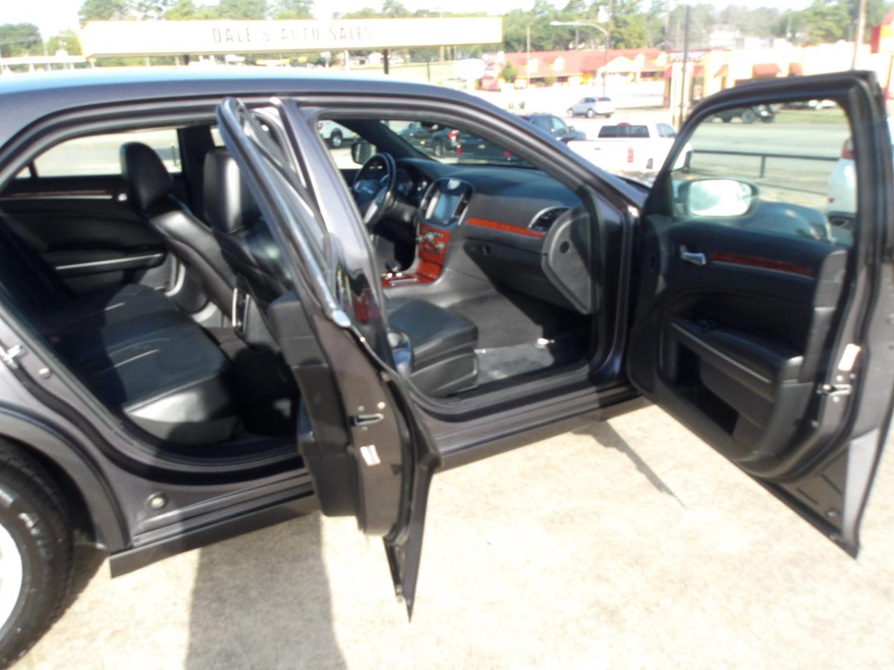 Chrysler 300 4dr Sdn RWD 2013