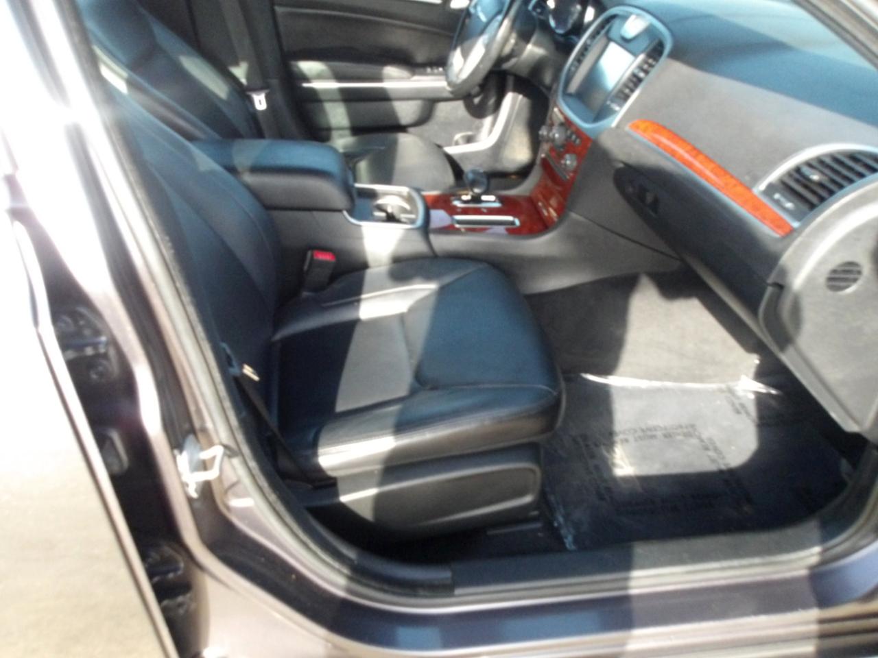 Chrysler 300 4dr Sdn RWD 2013