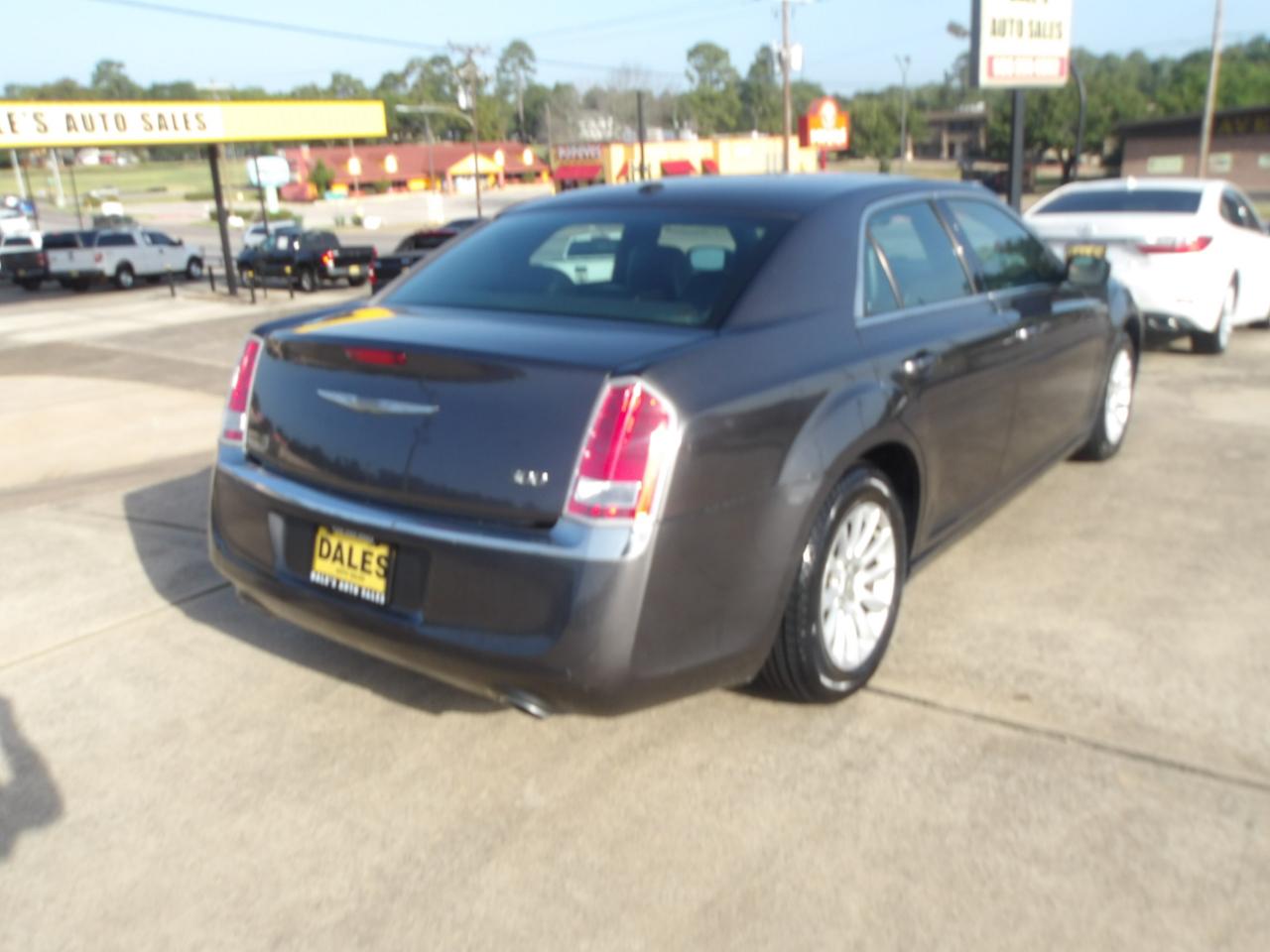 Chrysler 300 4dr Sdn RWD 2013