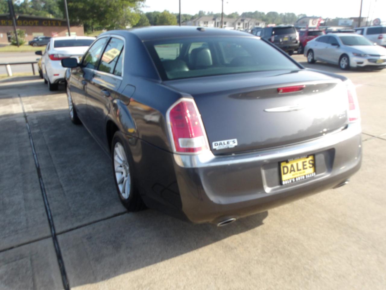 Chrysler 300 4dr Sdn RWD 2013
