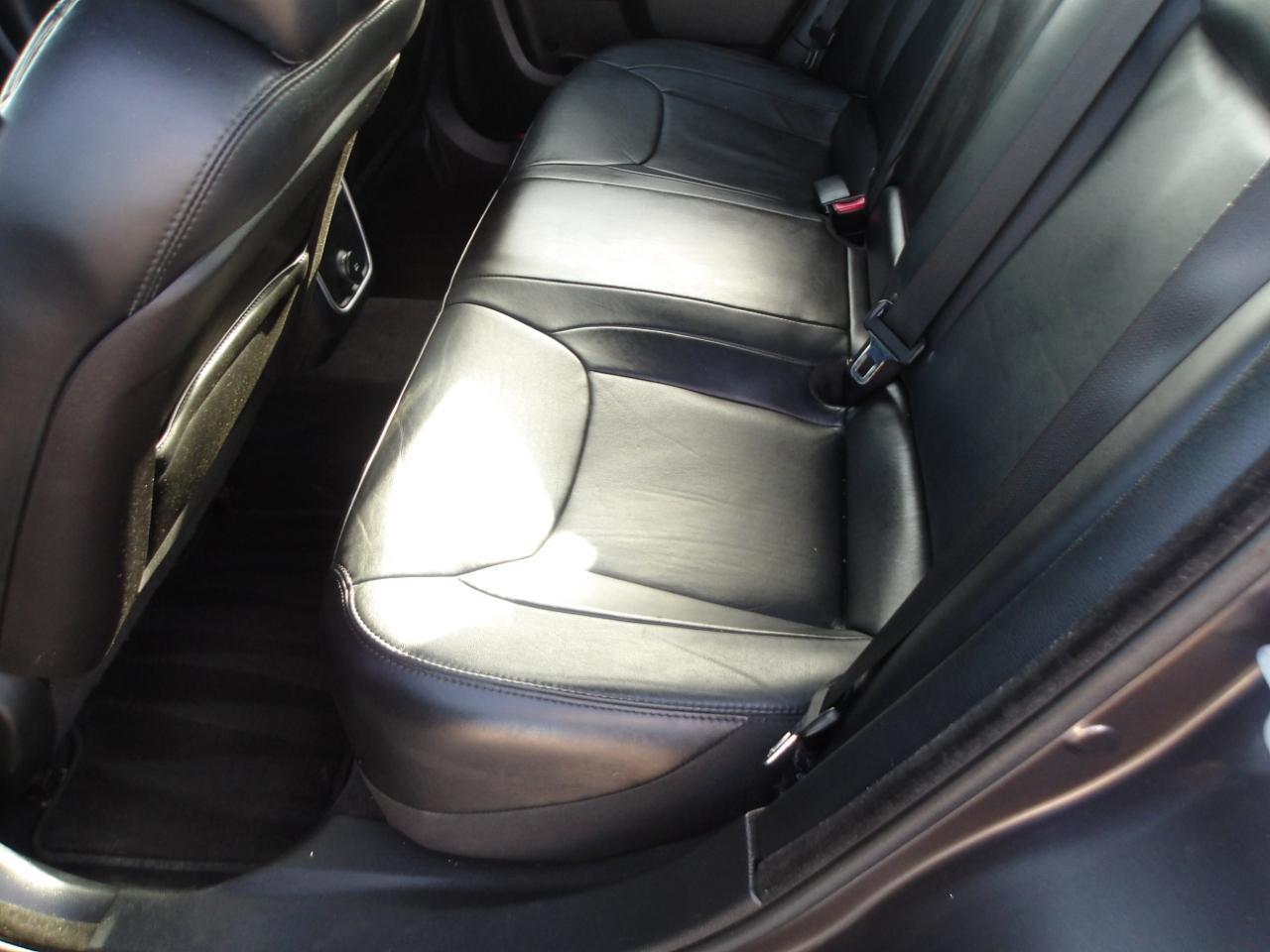 Chrysler 300 4dr Sdn RWD 2013