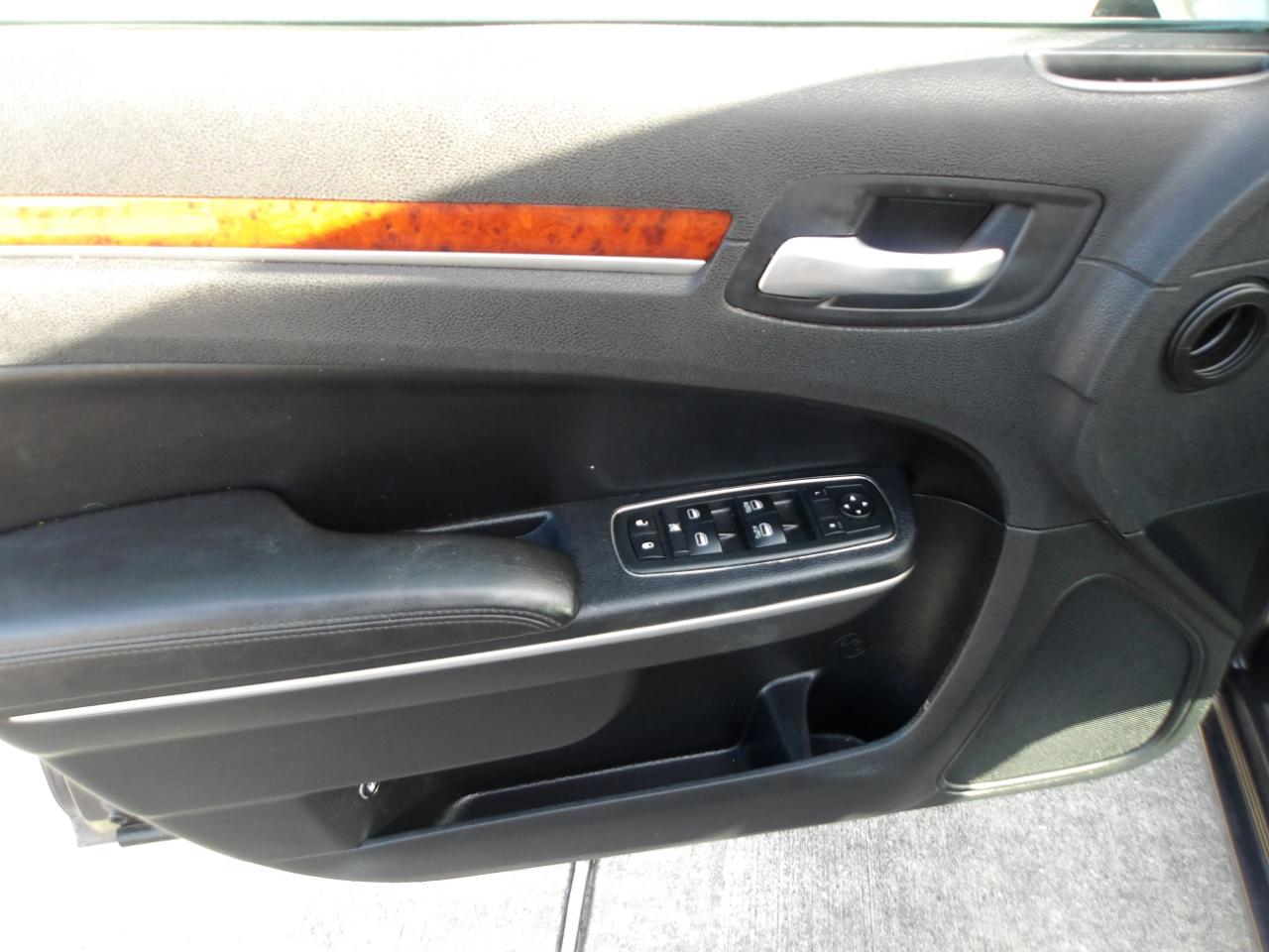 Chrysler 300 4dr Sdn RWD 2013