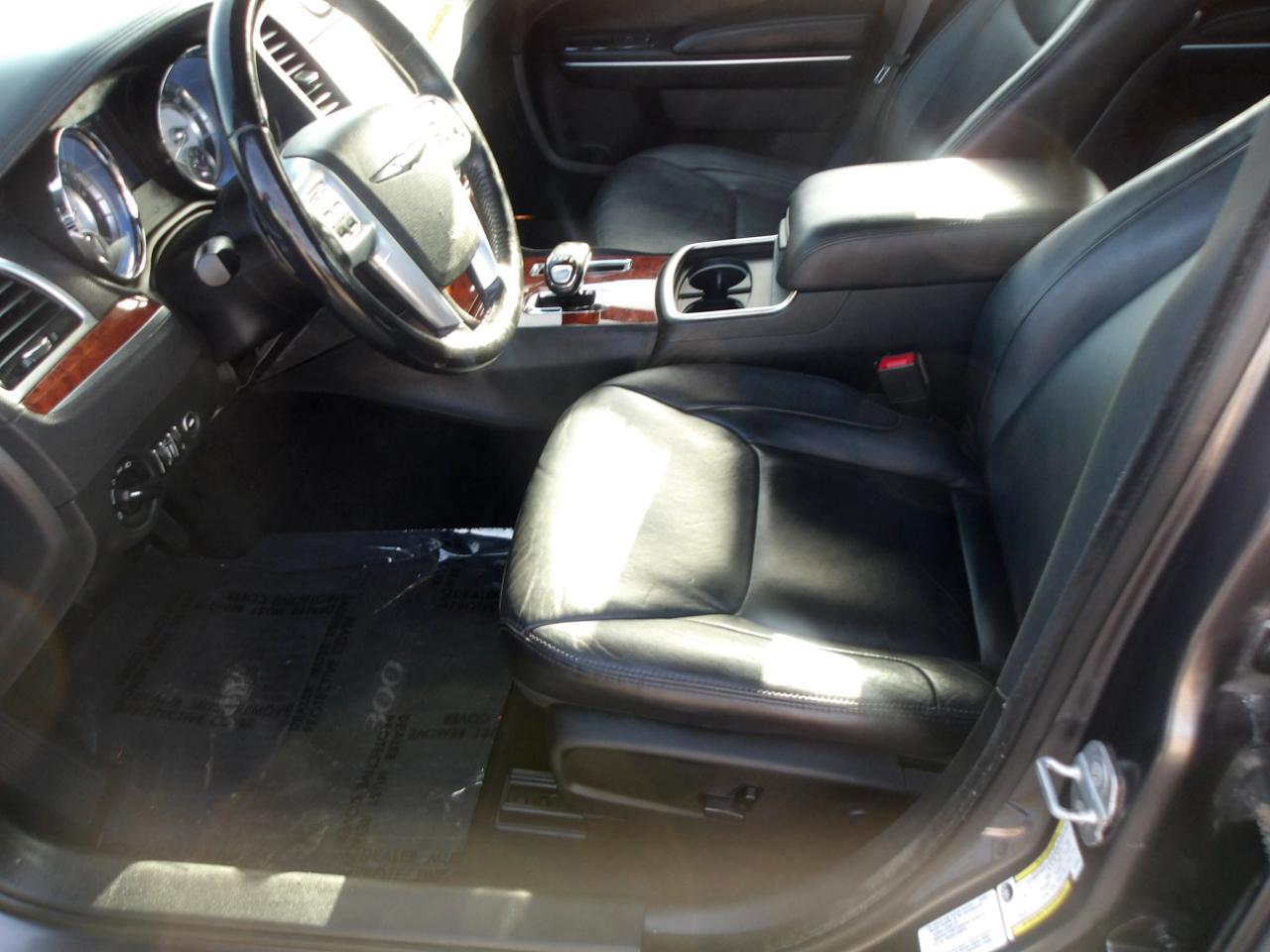 Chrysler 300 4dr Sdn RWD 2013