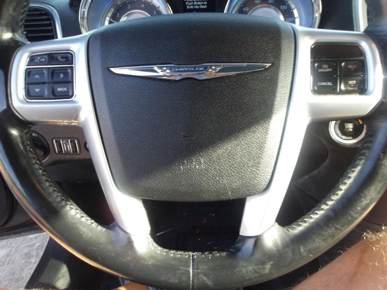 Chrysler 300 4dr Sdn RWD 2013