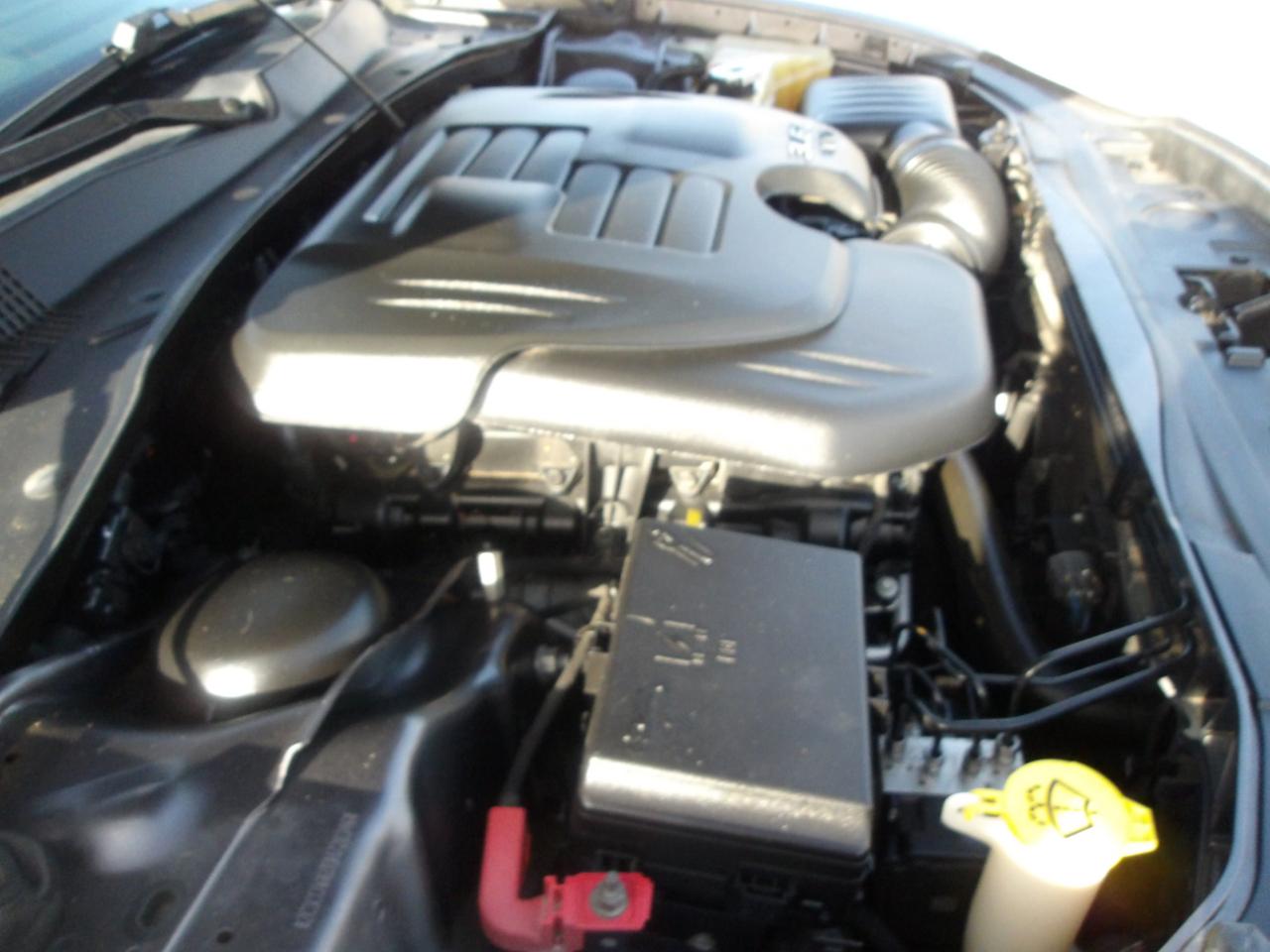 Chrysler 300 4dr Sdn RWD 2013